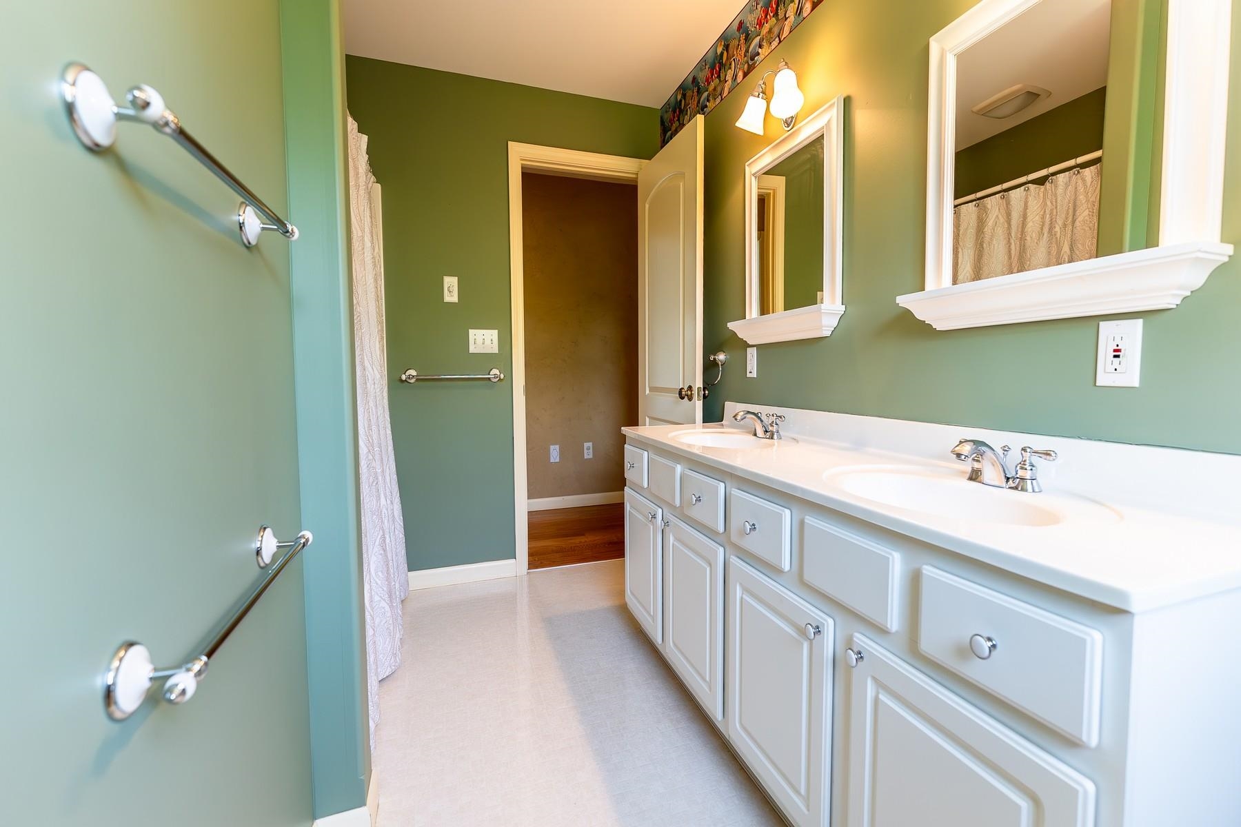 Homes for sale in Rutland City, VT | 11 Tuttle Meadow Dr, Rutland City, VT 05701 | MLS# 5048614