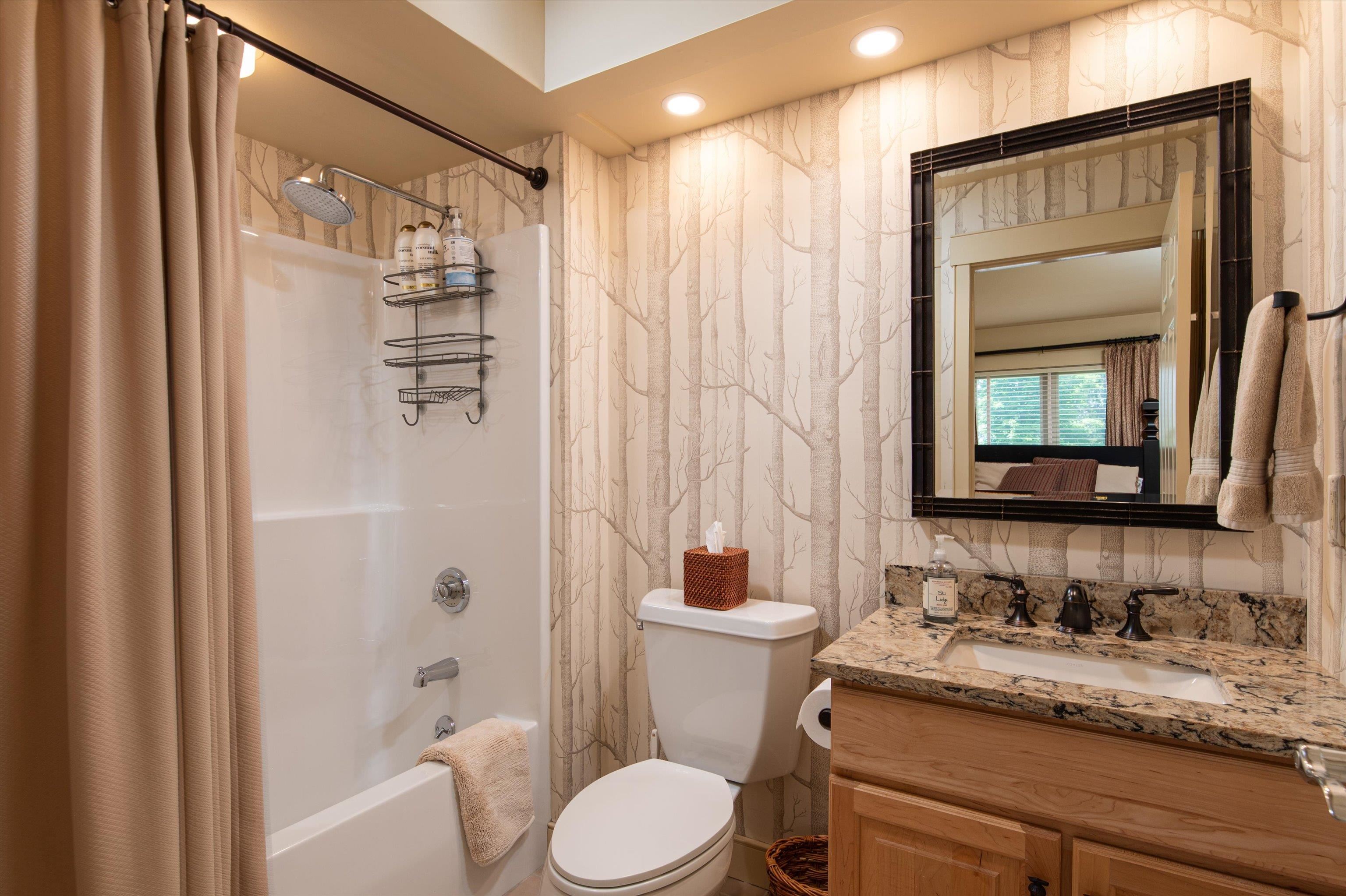 Full bath in main floor guest bedroom 23533976