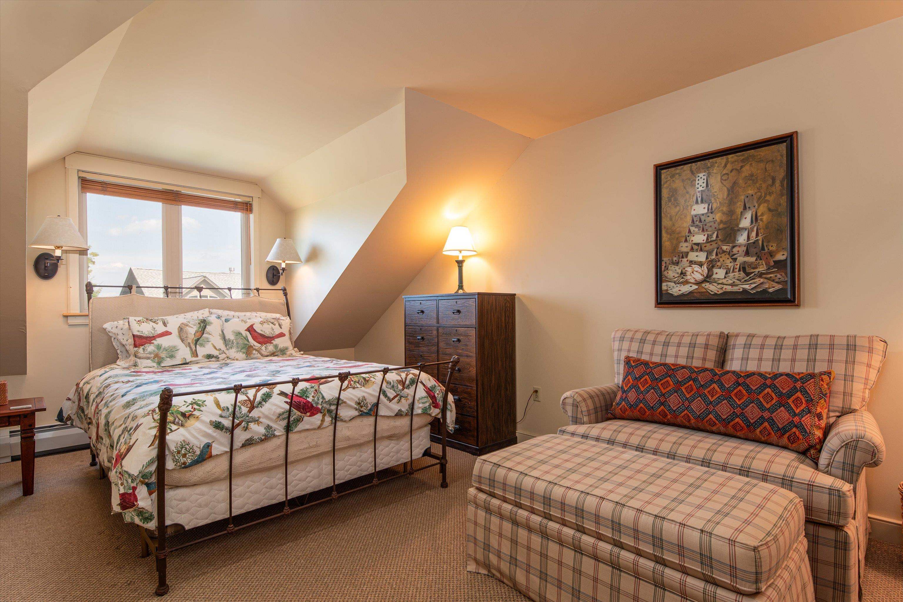 Roomy guest bedroom upstairs 23533987