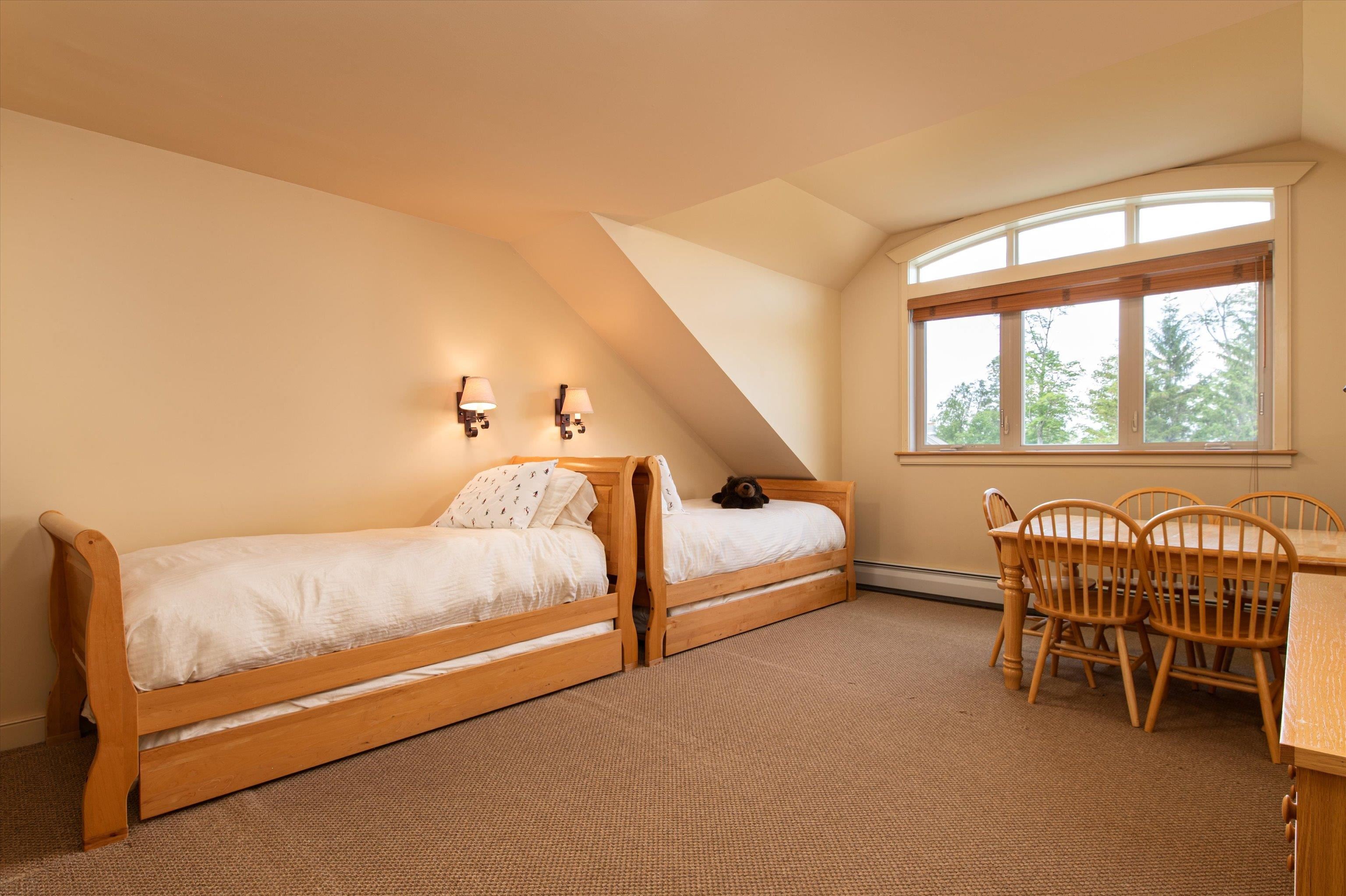 Guest bedroom #2 upstairs 23533994