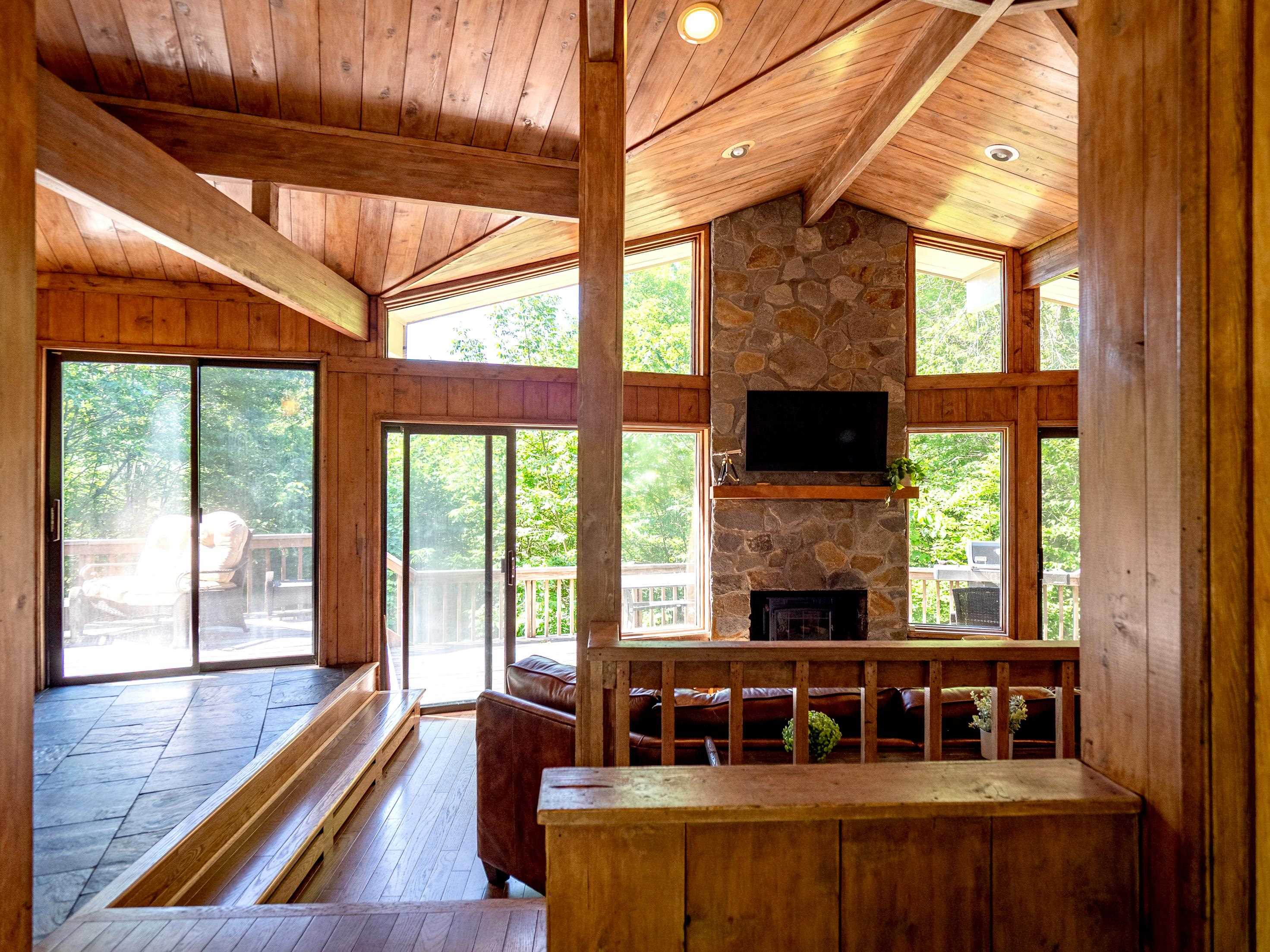 VILLAGE OF QUECHEE IN TOWN OF HARTFORD VT Homes for sale