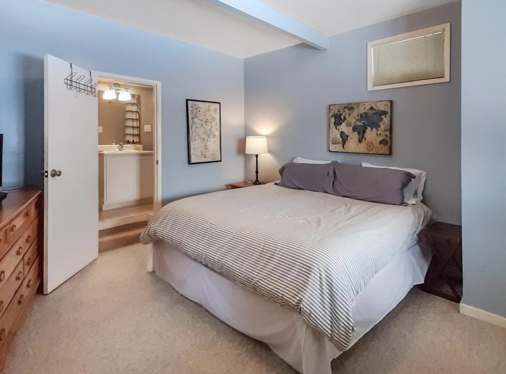 Lower level ensuite BR and Bath