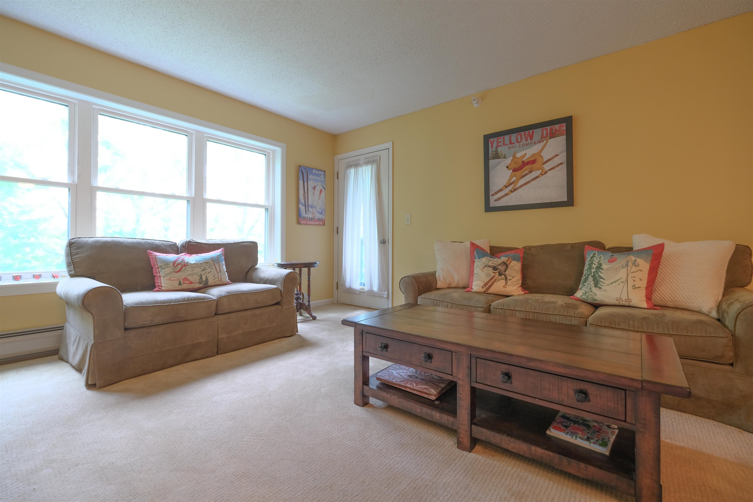 Living area with access to the balcony 23567464