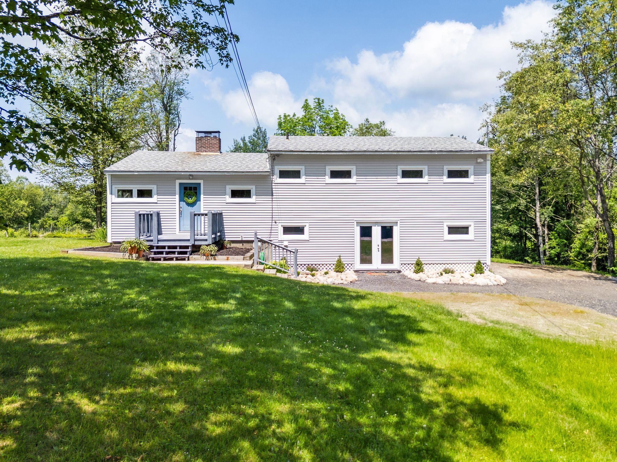 NEW LONDON NH Home for sale $$529,900 | $377 per sq.ft.