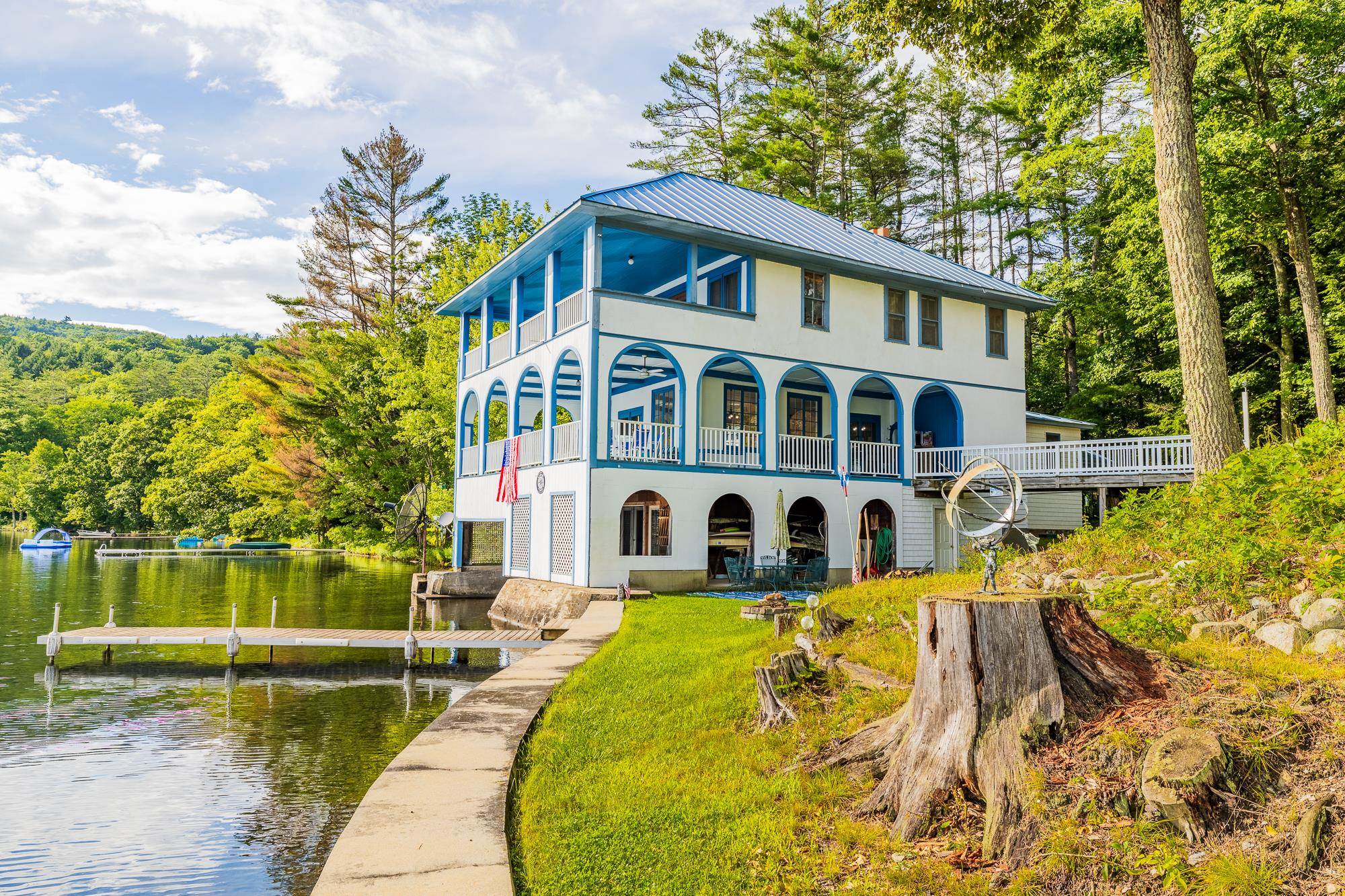 FAIRLEE VT Lake House for sale $$2,000,000 | $669 per sq.ft.