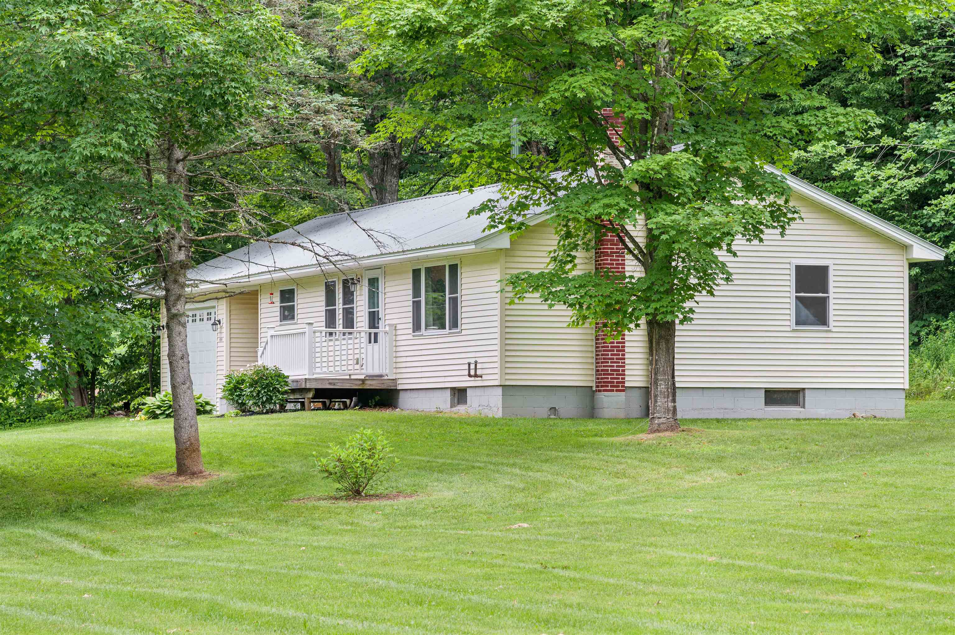 Homes for sale in Rochester, VT | 919 Vermont 100 South Rte, Rochester, VT 05767 | MLS# 5049434