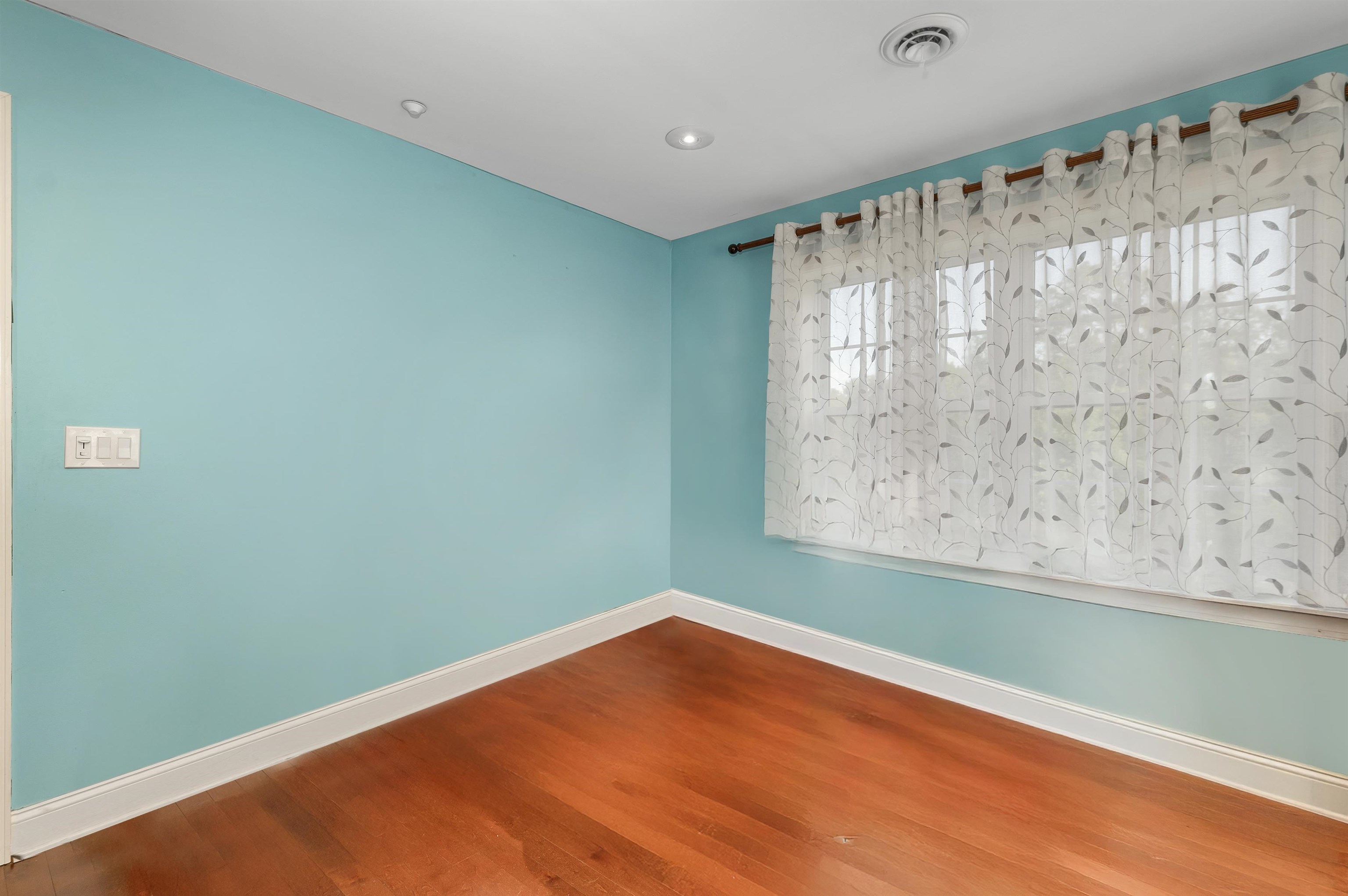 4 Black Bear Ct, Lebanon, NH 03766