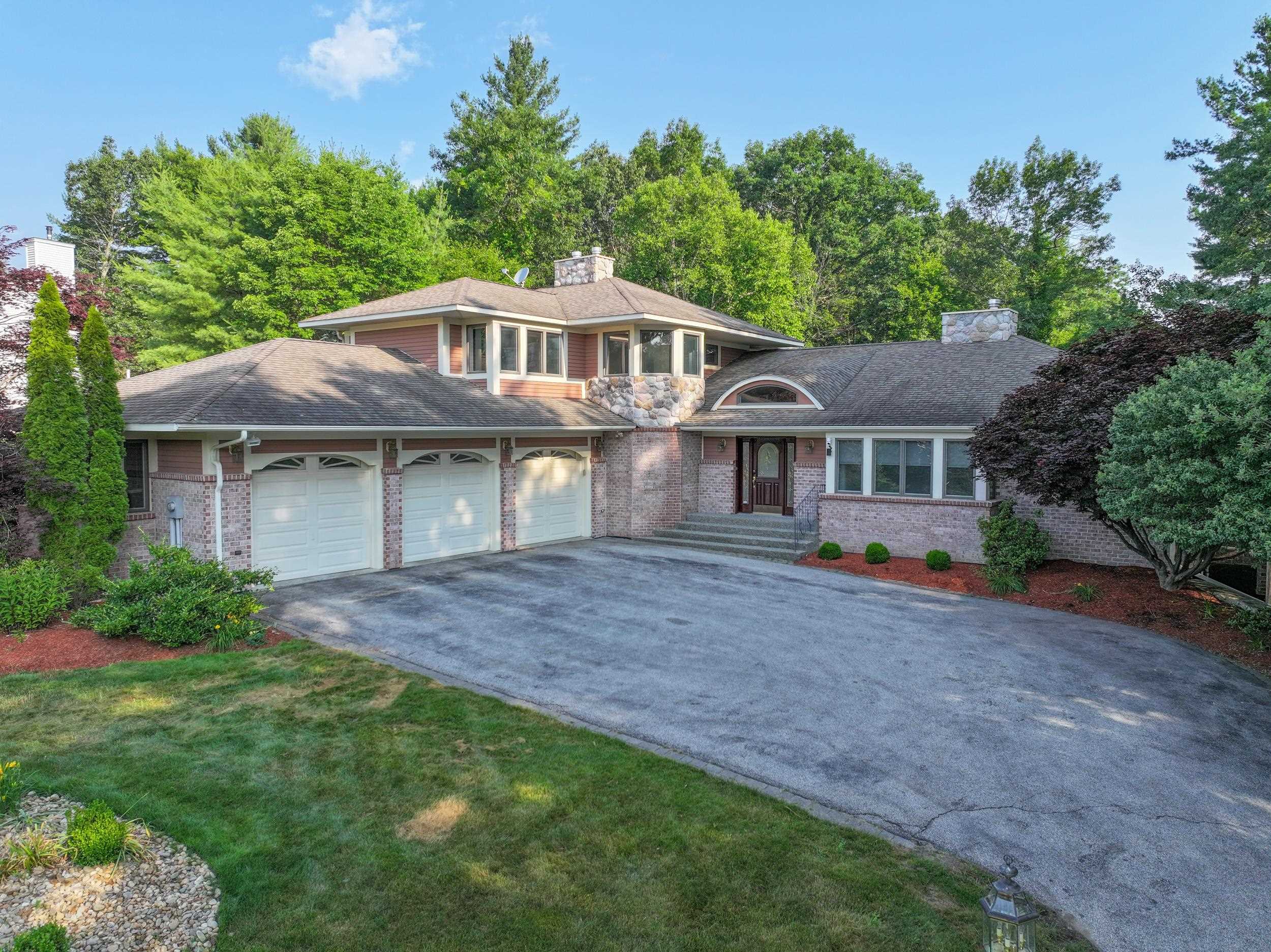 MLS 5049762: 27 Tanglewood Drive, Nashua NH