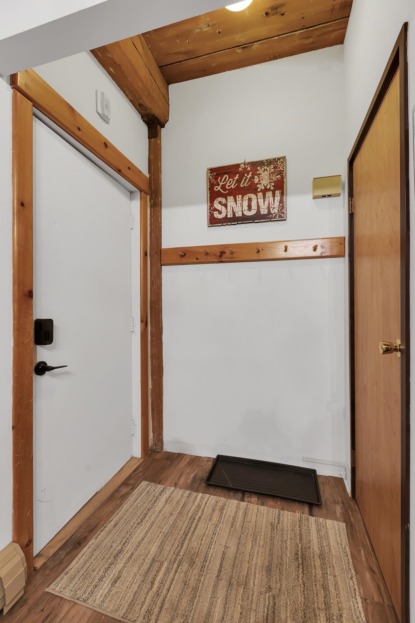 Step on into your sweet condo 23302382