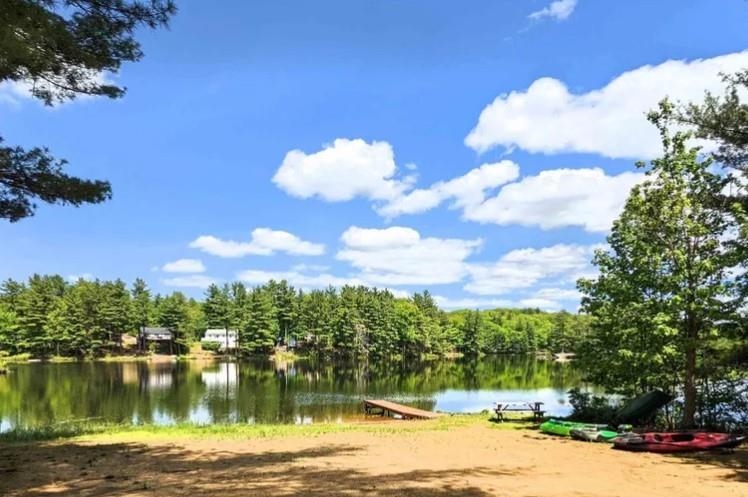 19 Sherwood Forest Dr, Canterbury, NH 03224