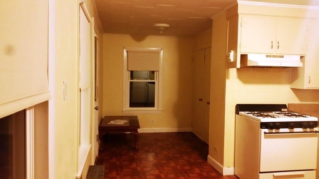 Front Unit Kitchen and Dining Area