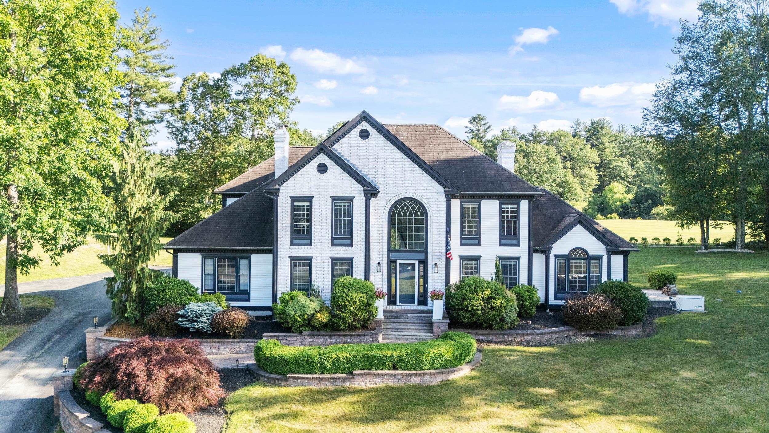 MLS 5050266: 8 Golfview Road, Windham NH