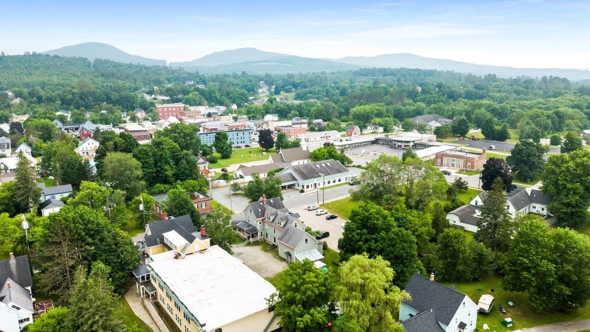 12 High St, Lancaster, NH 03584