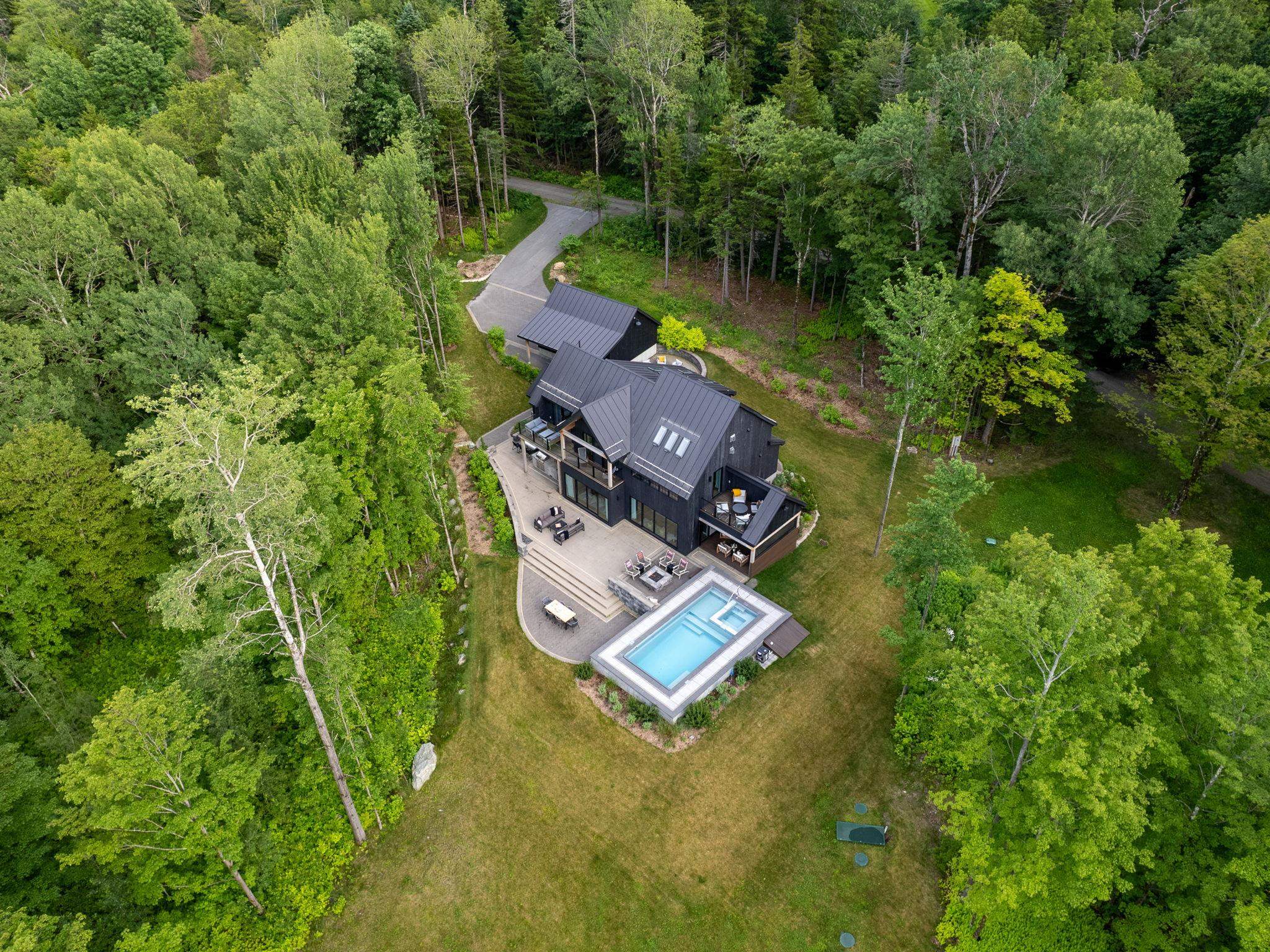 WARREN VT Home for sale $$2,400,000 | $794 per sq.ft.