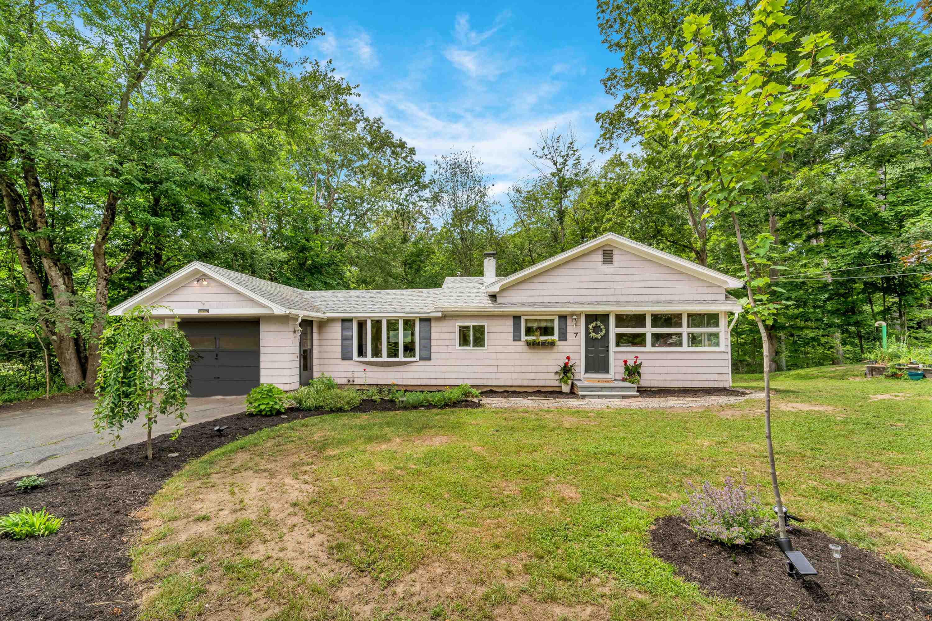 MLS 5050580: 7 Lakeview Avenue, Sandown NH