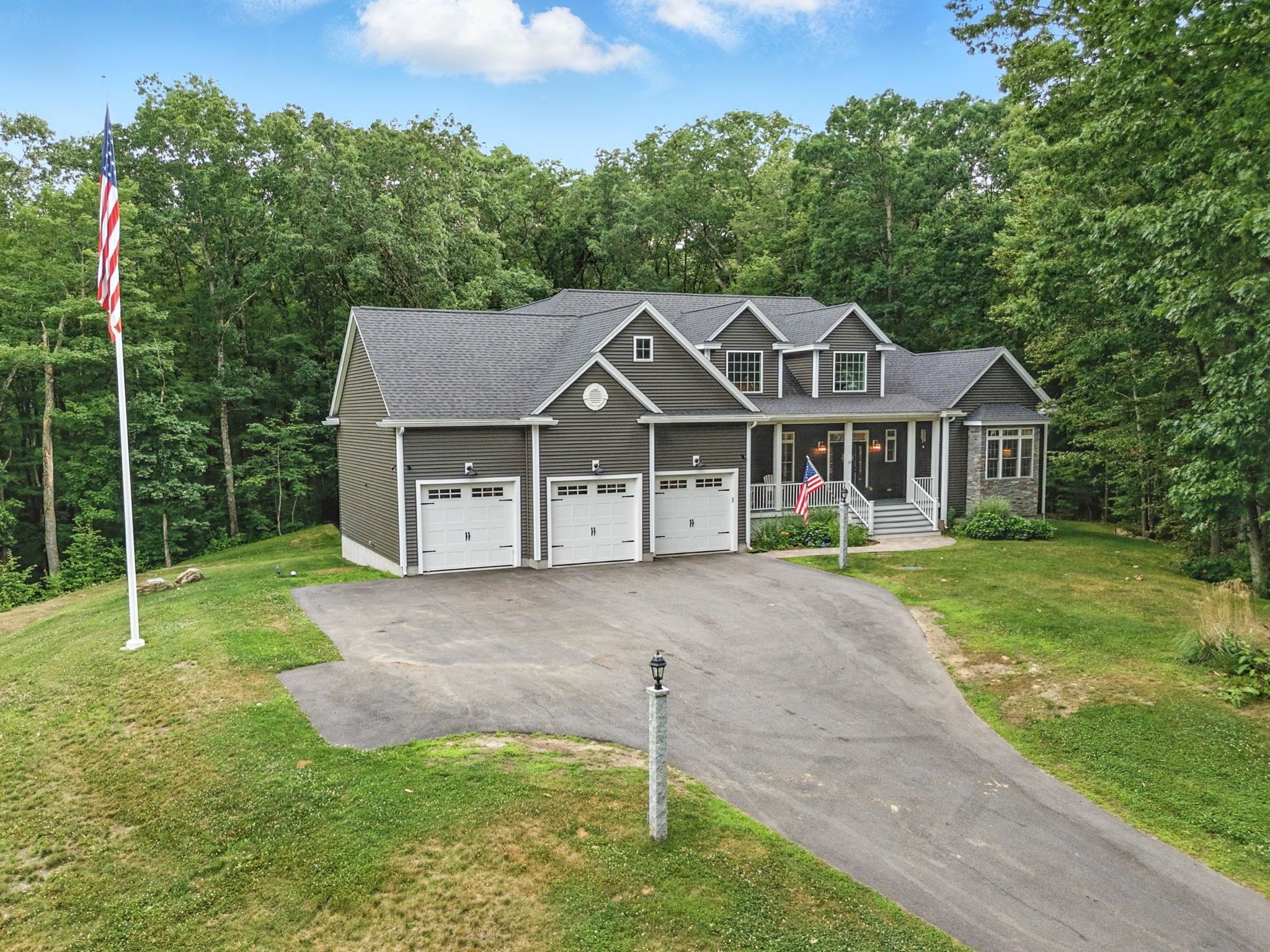 MLS 5050631: 39 Parkside Drive, Pelham NH