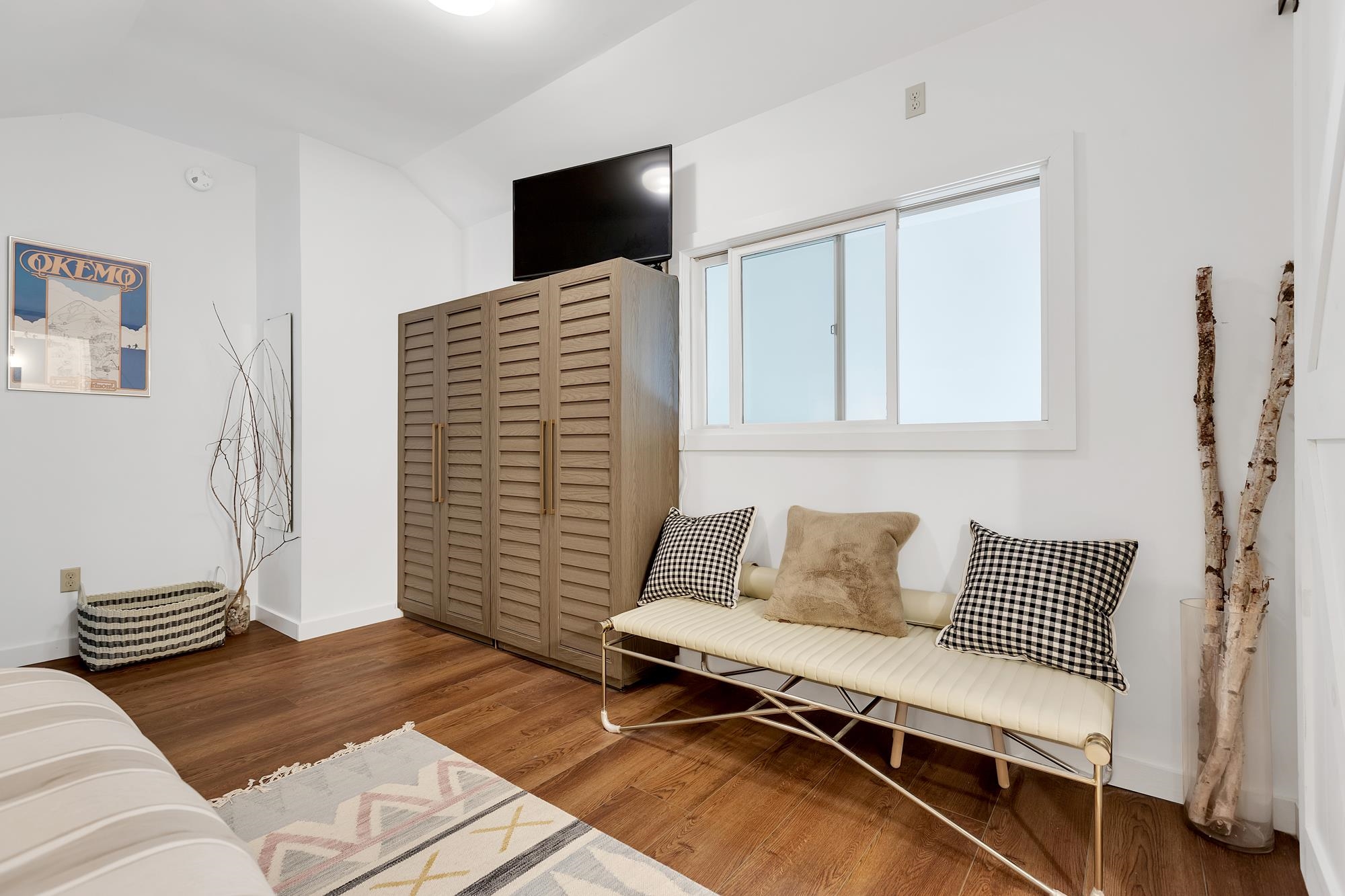 With Beautiful Flooring 23630418