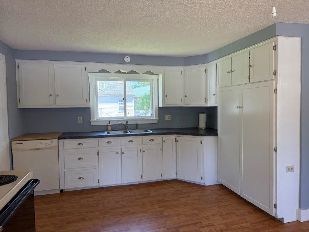 Loads Of Cabinet/Counters 23557196