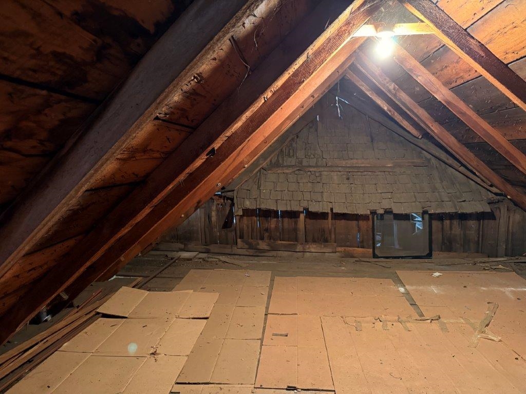 Walk In Attic 23558386