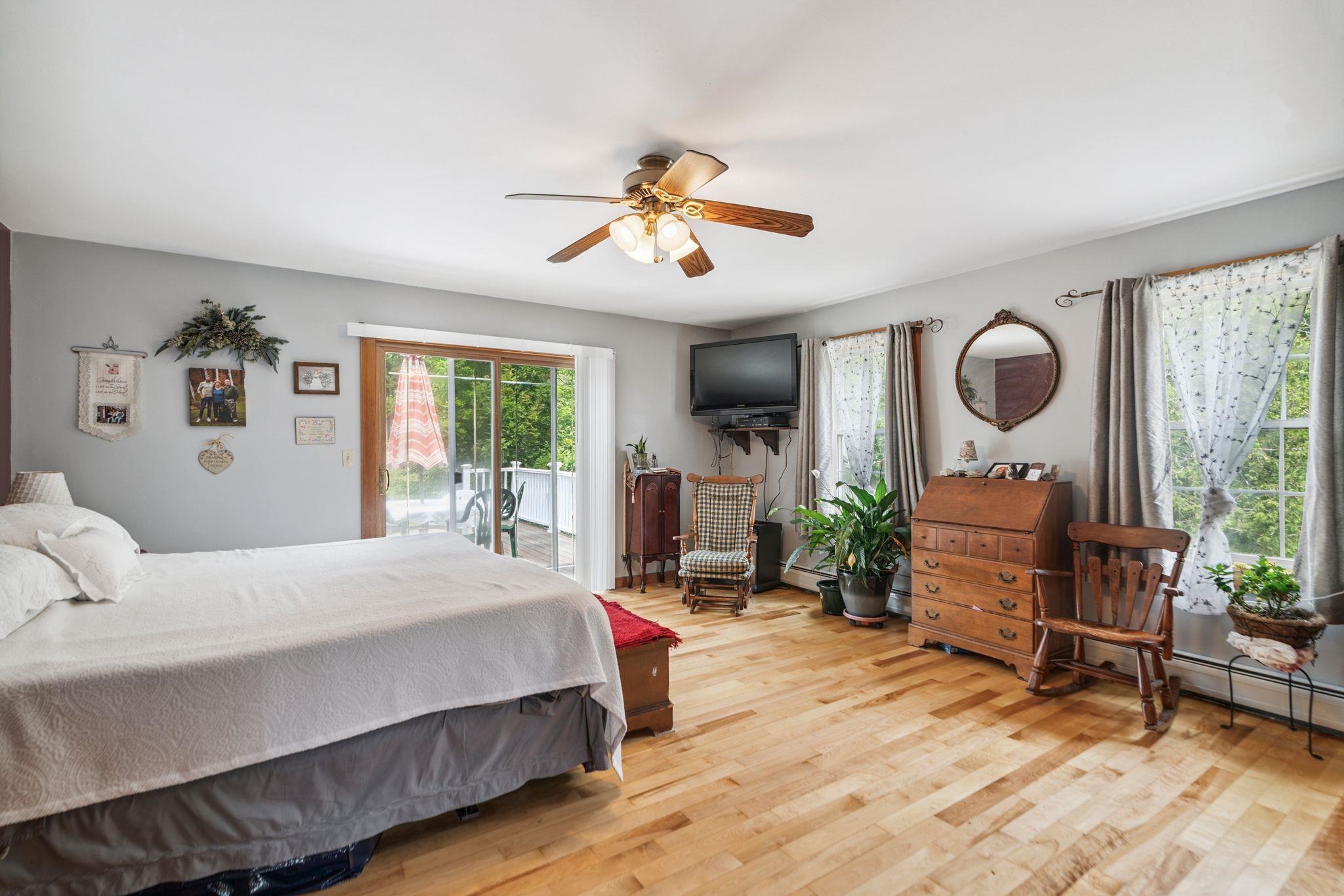 Slider to the deck from the primary 23642661