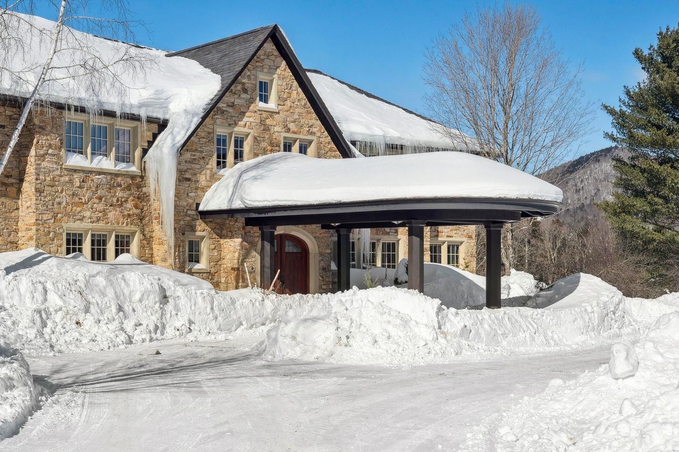 Homes for sale in Stowe, VT | 2575 Weeks Hill Rd, Stowe, VT 05672 | MLS# 5051127