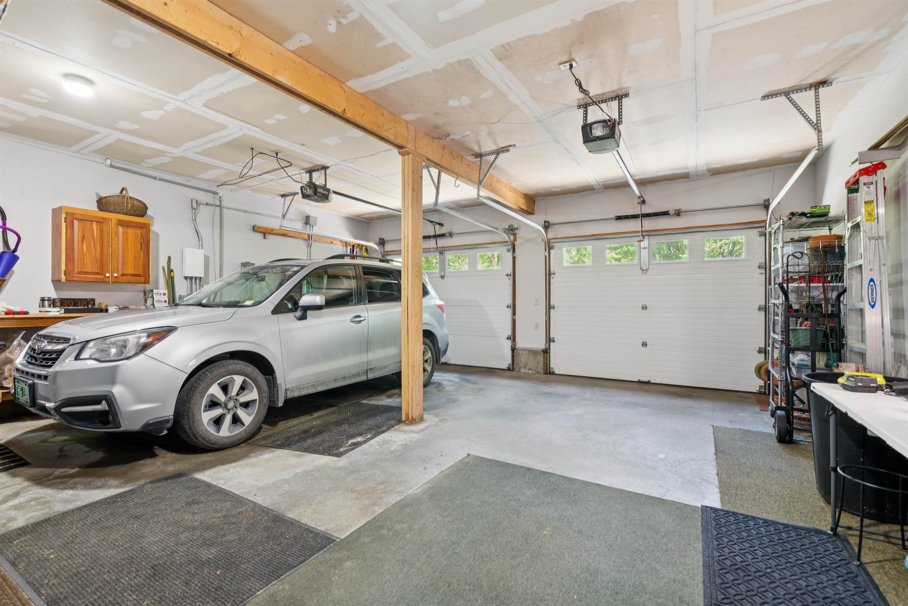 Attached two car garage 23657356