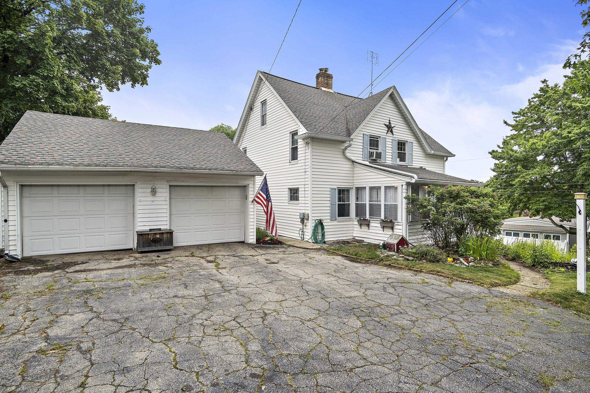 Homes for sale in Manchester, NH | 14 Old Wellington Rd, Manchester, NH 03104 | MLS# 5051544