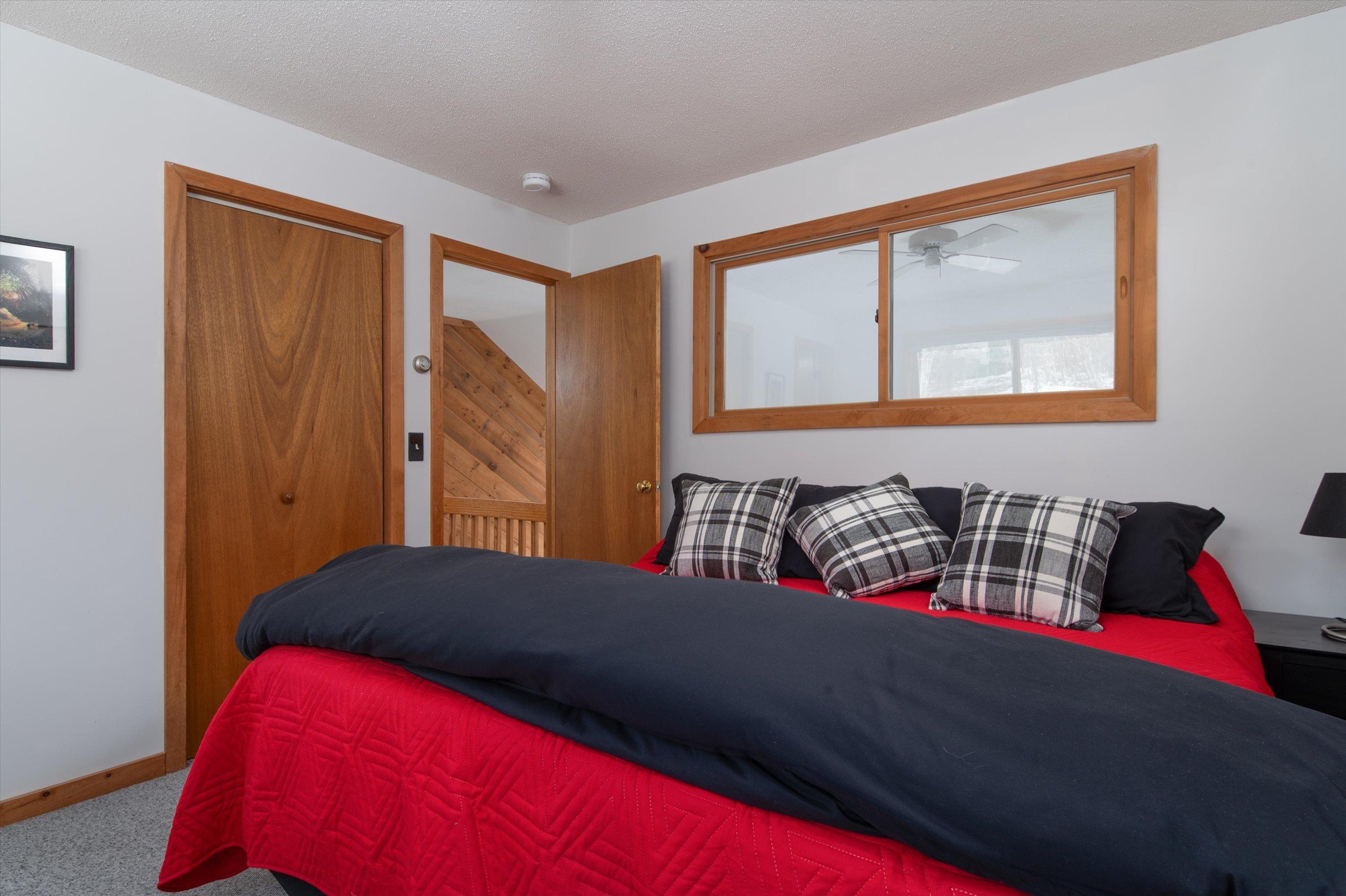 Private primary suite 23664189