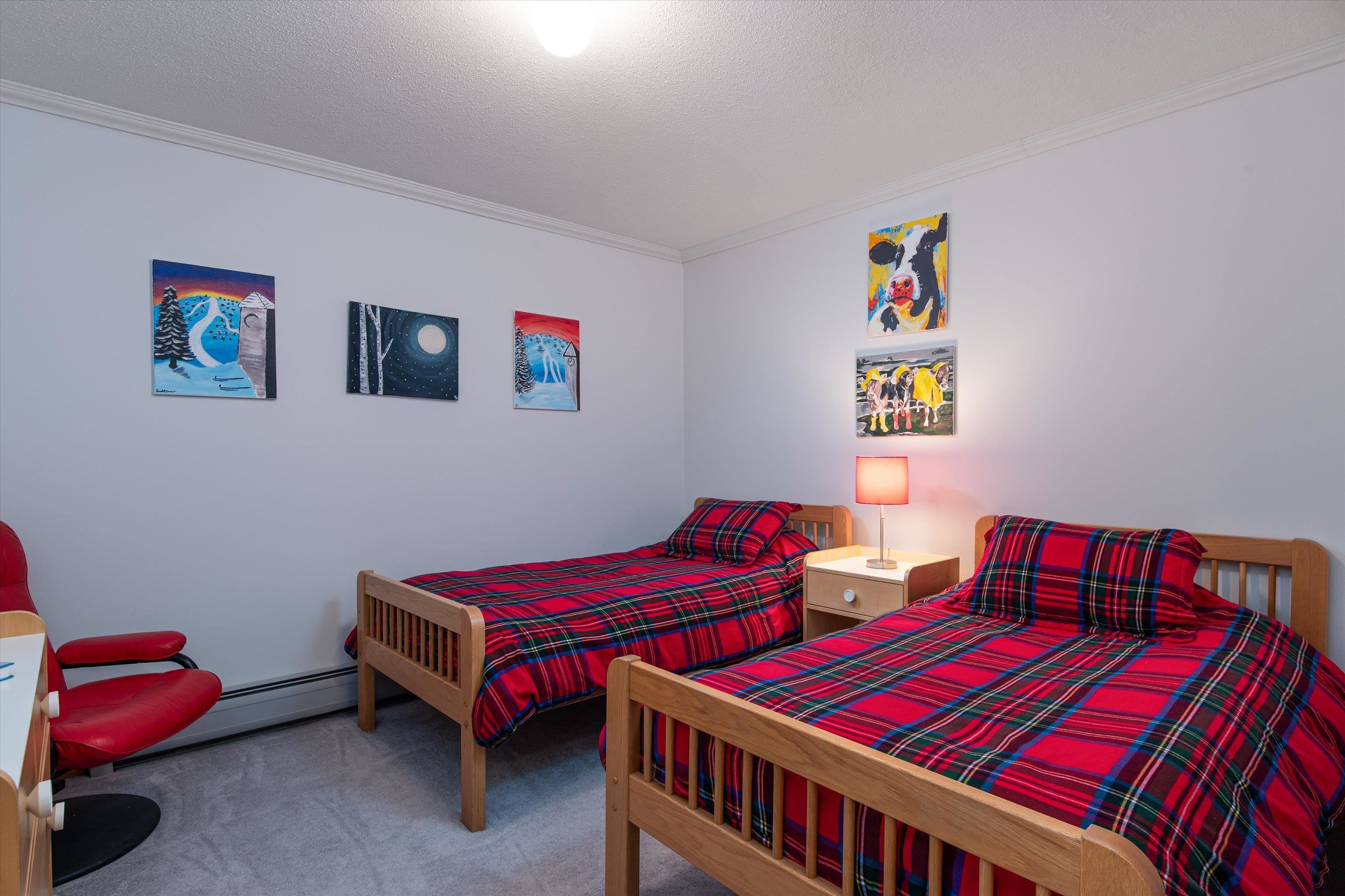 Family Room 23664201