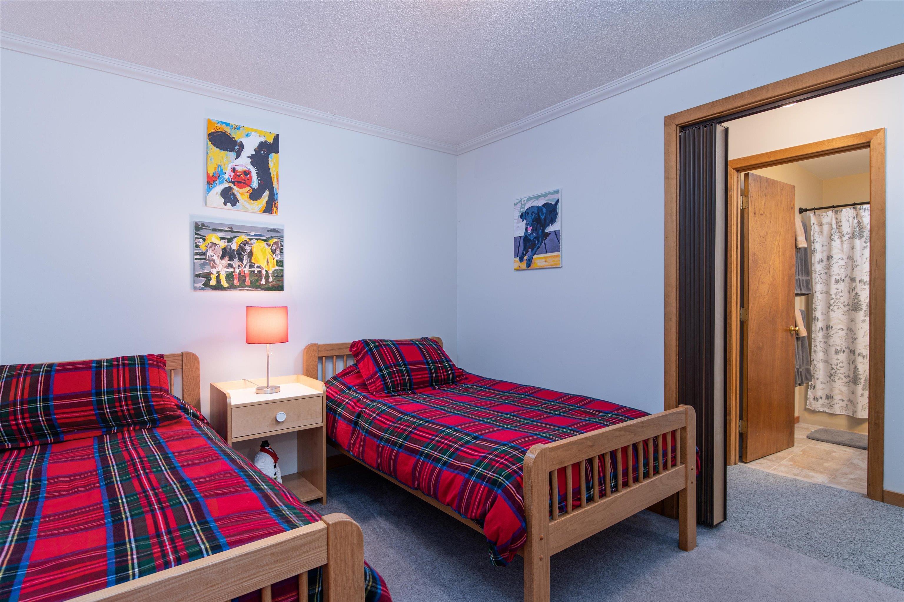 Family Room 23664202