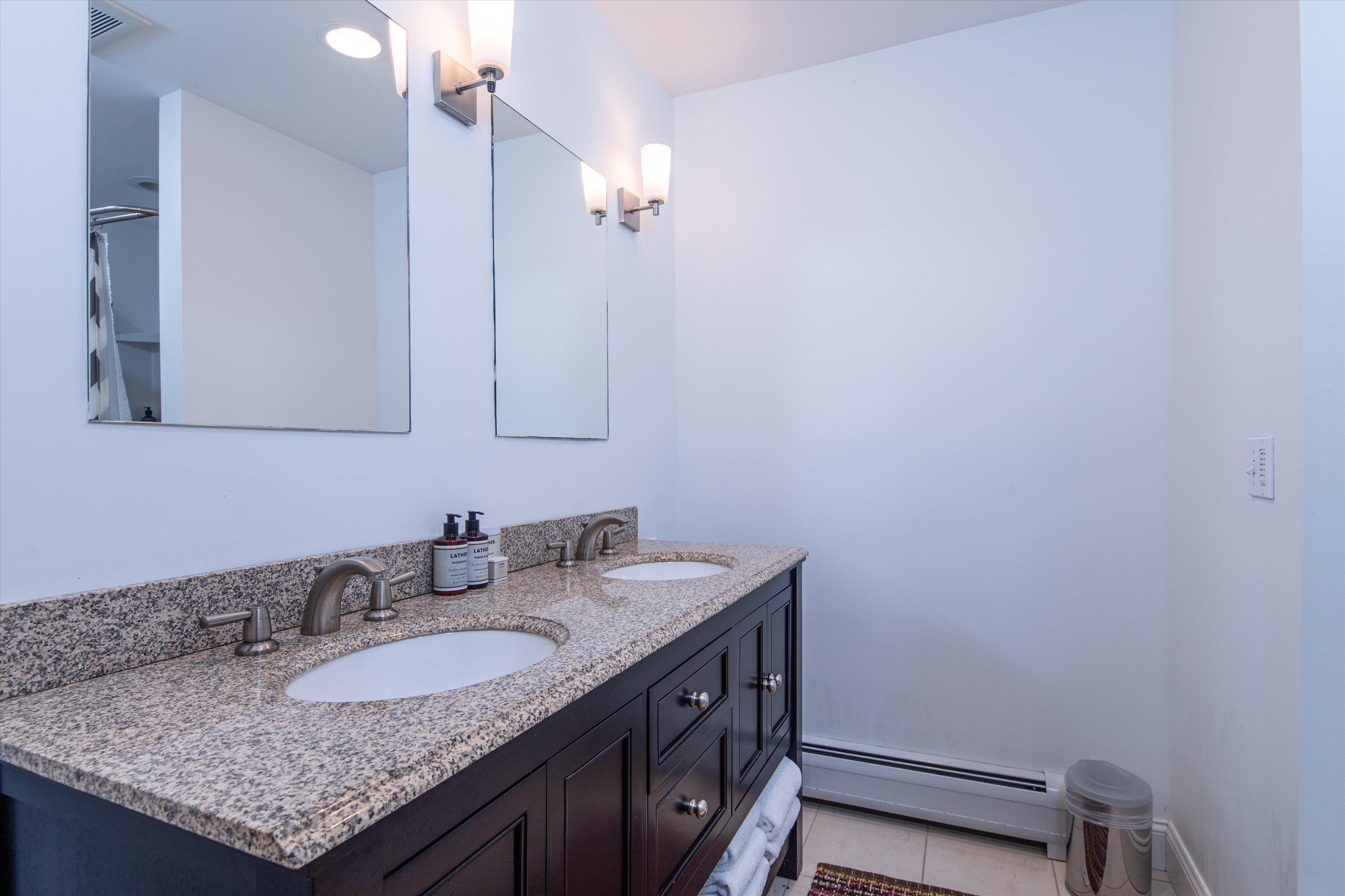 Lower Level Bath 23678581