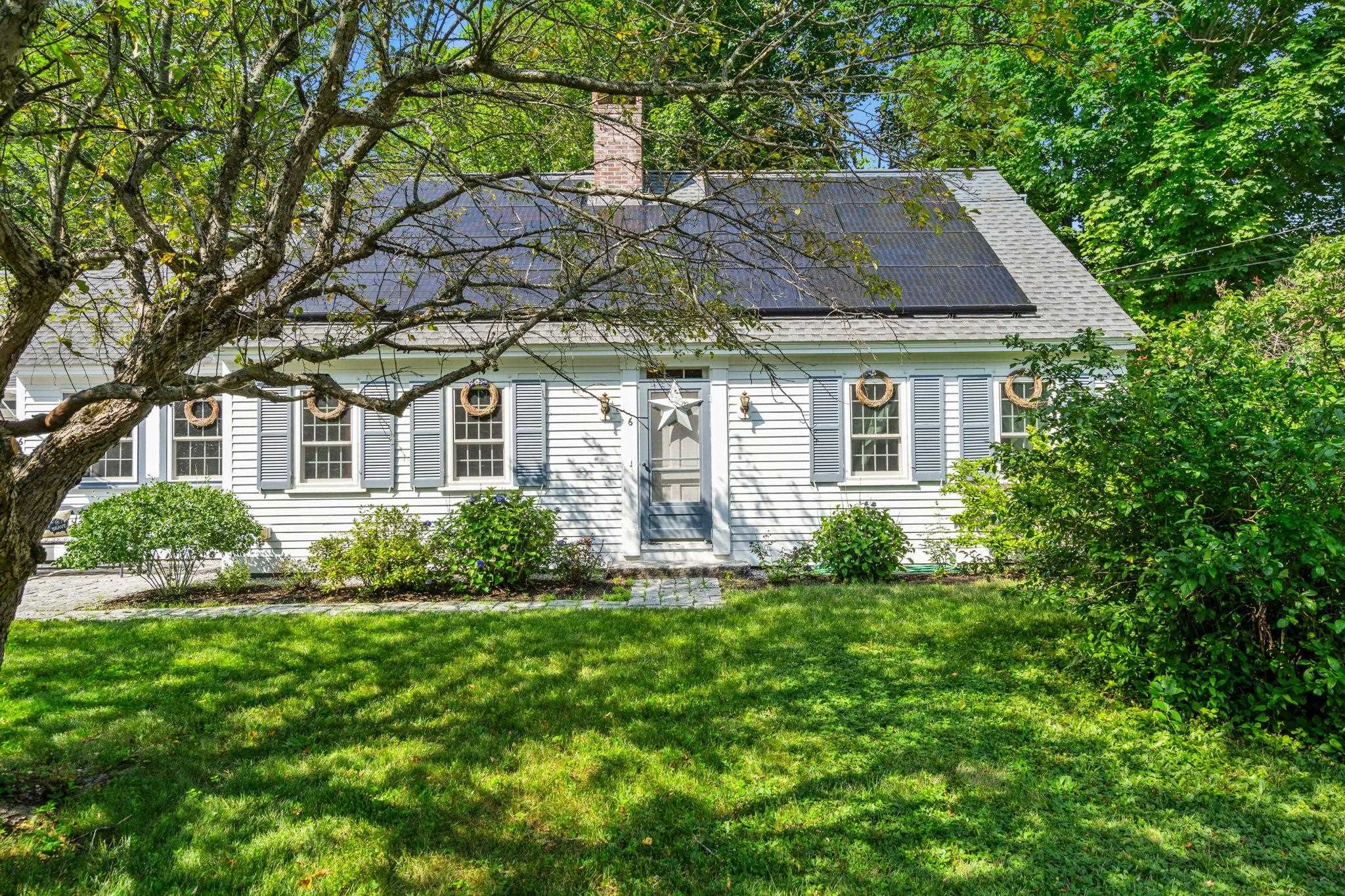 Henniker NH Home for sale $$390,000 $328 per sq.ft.