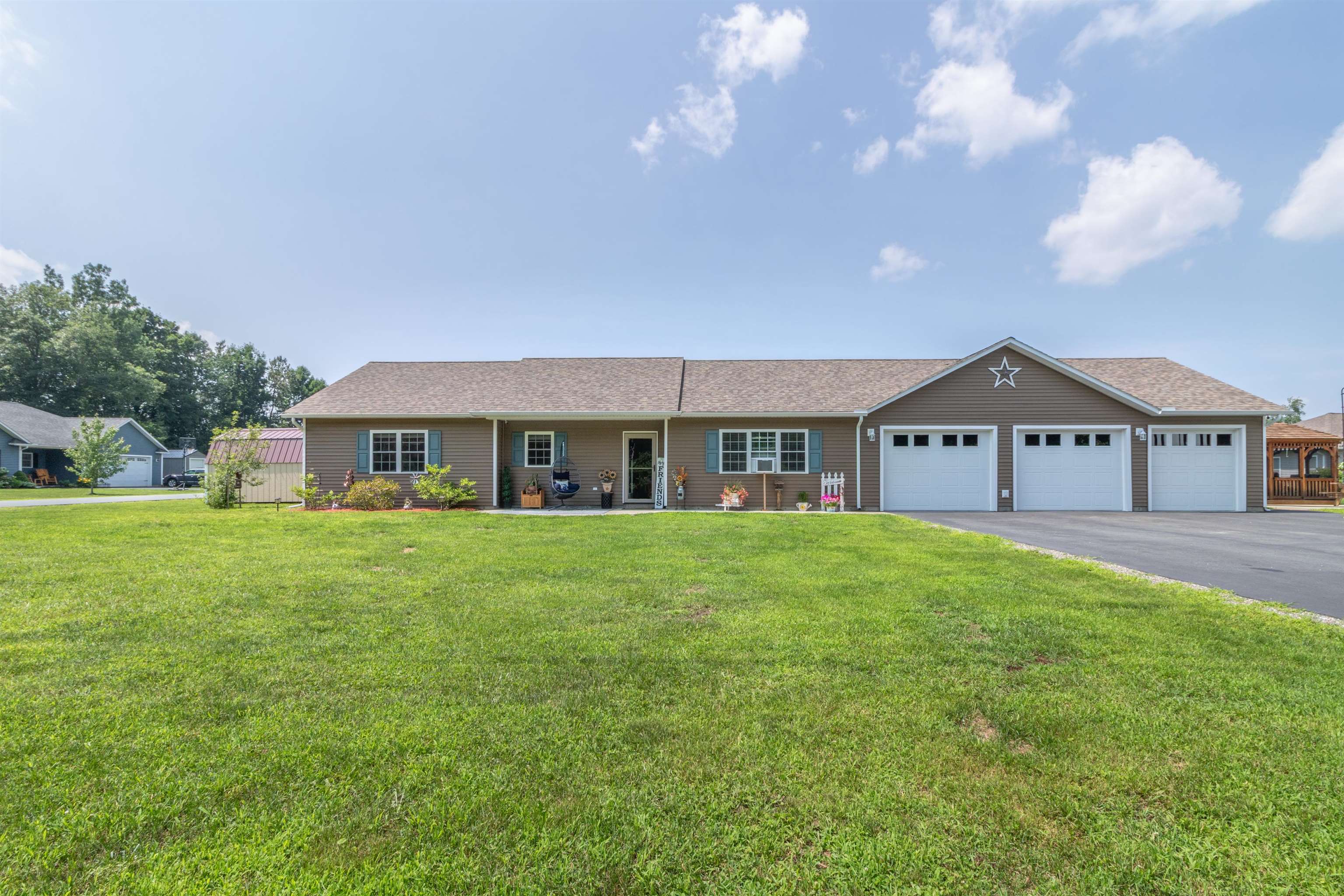 Homes for sale in Derby, VT | 120 Dashner Cir, Derby, VT 05830 | MLS# 5052437