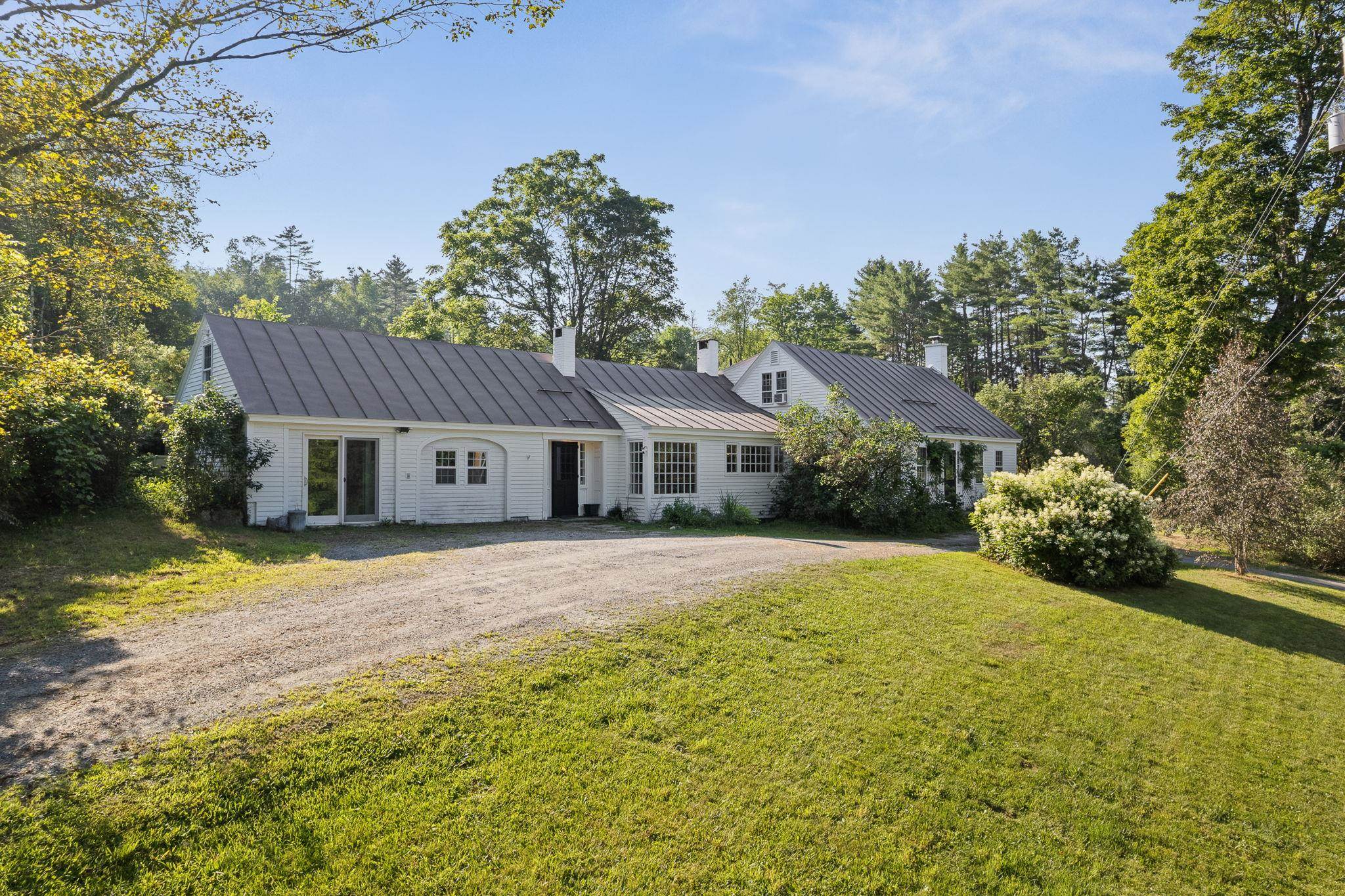 View of the home from Baileys Mill Road, the circular driveway offers great convenience. 23714446
