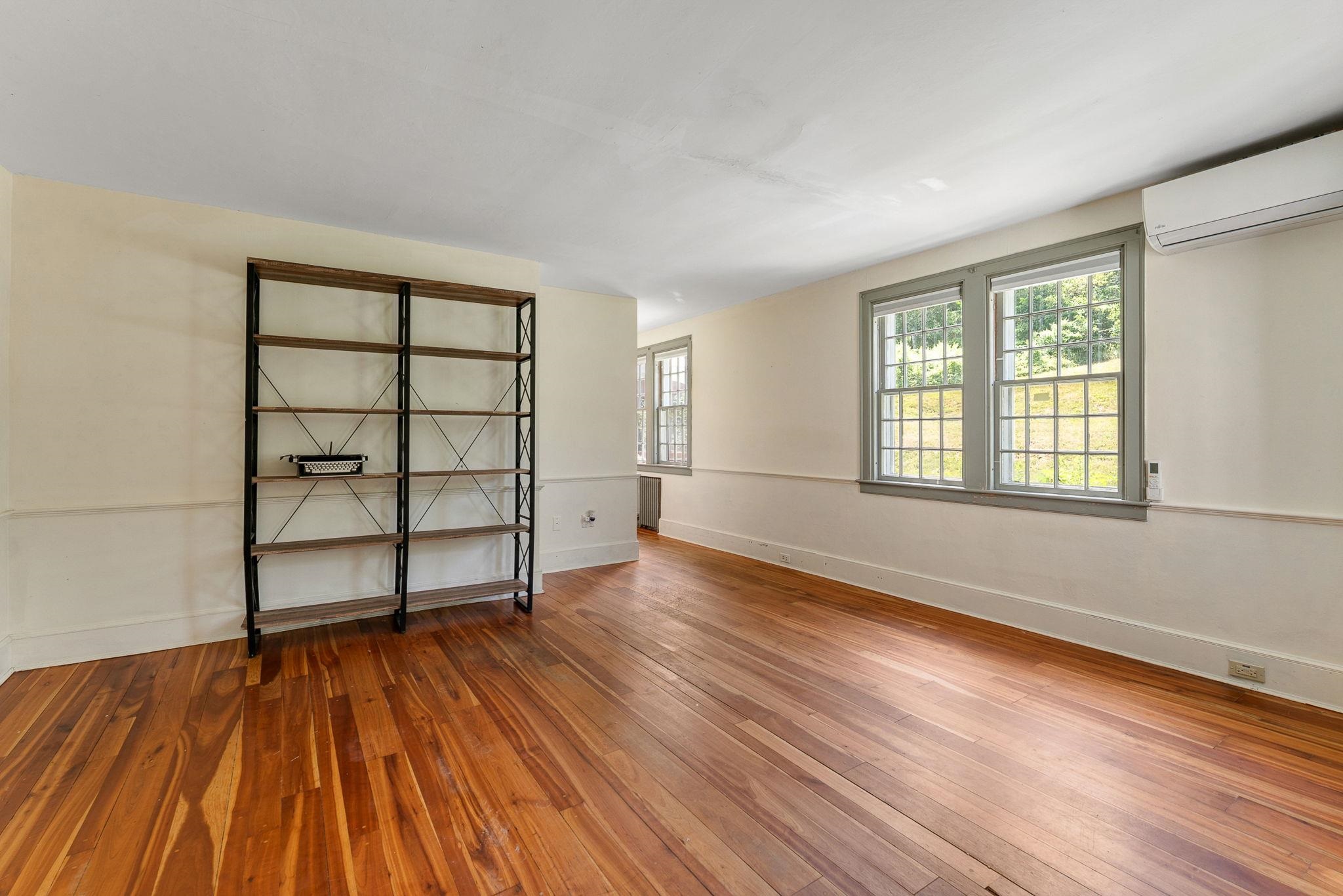 Second primary en-suite bedroom 23714527