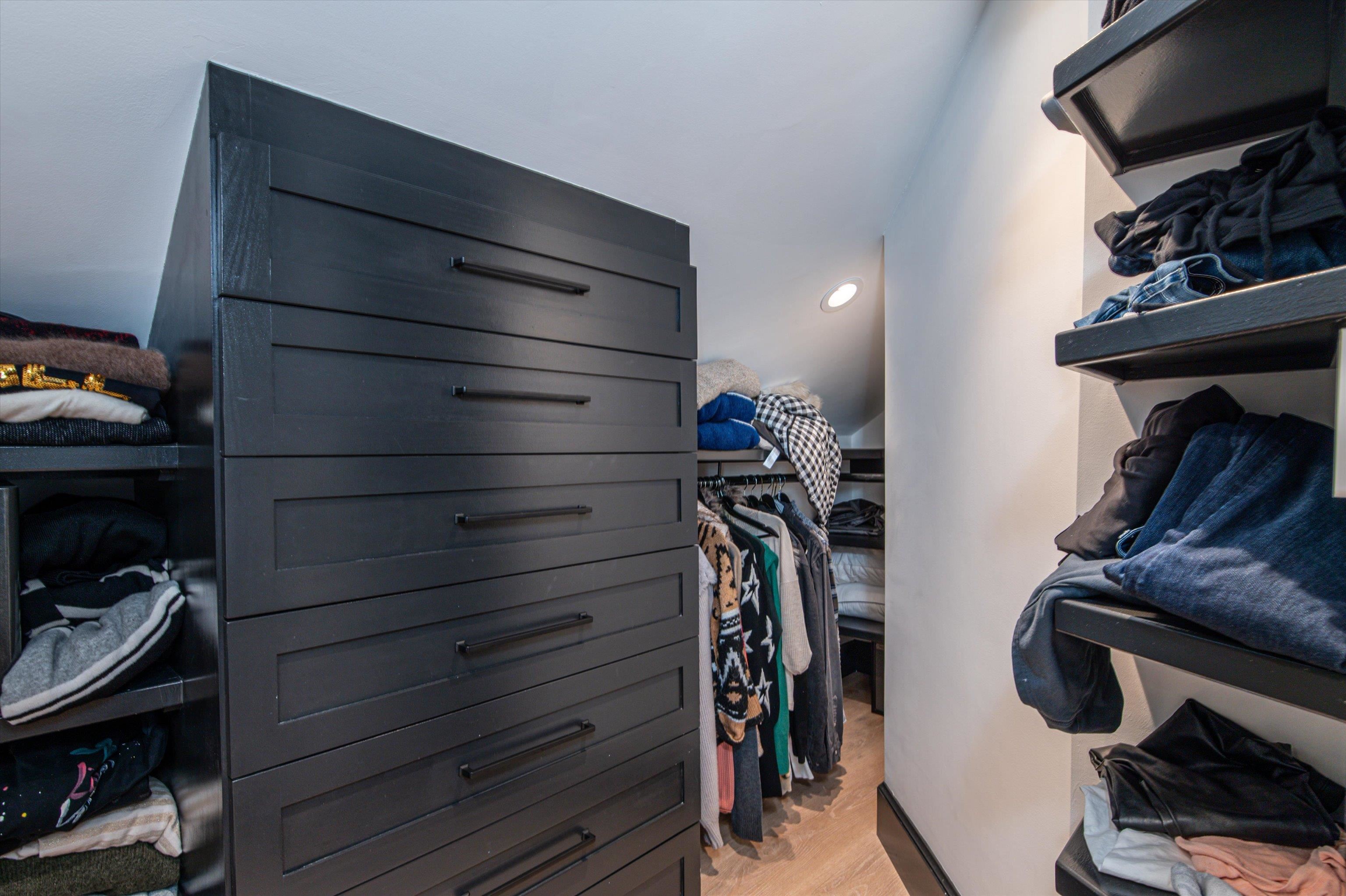 With Walk In Closet 23710812