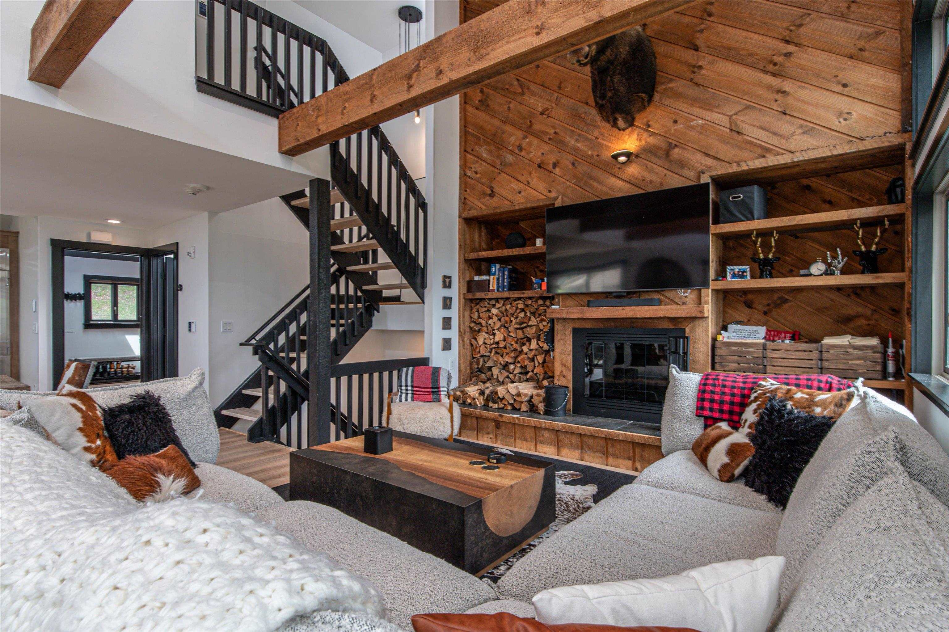 Three Inviting Levels 23710791