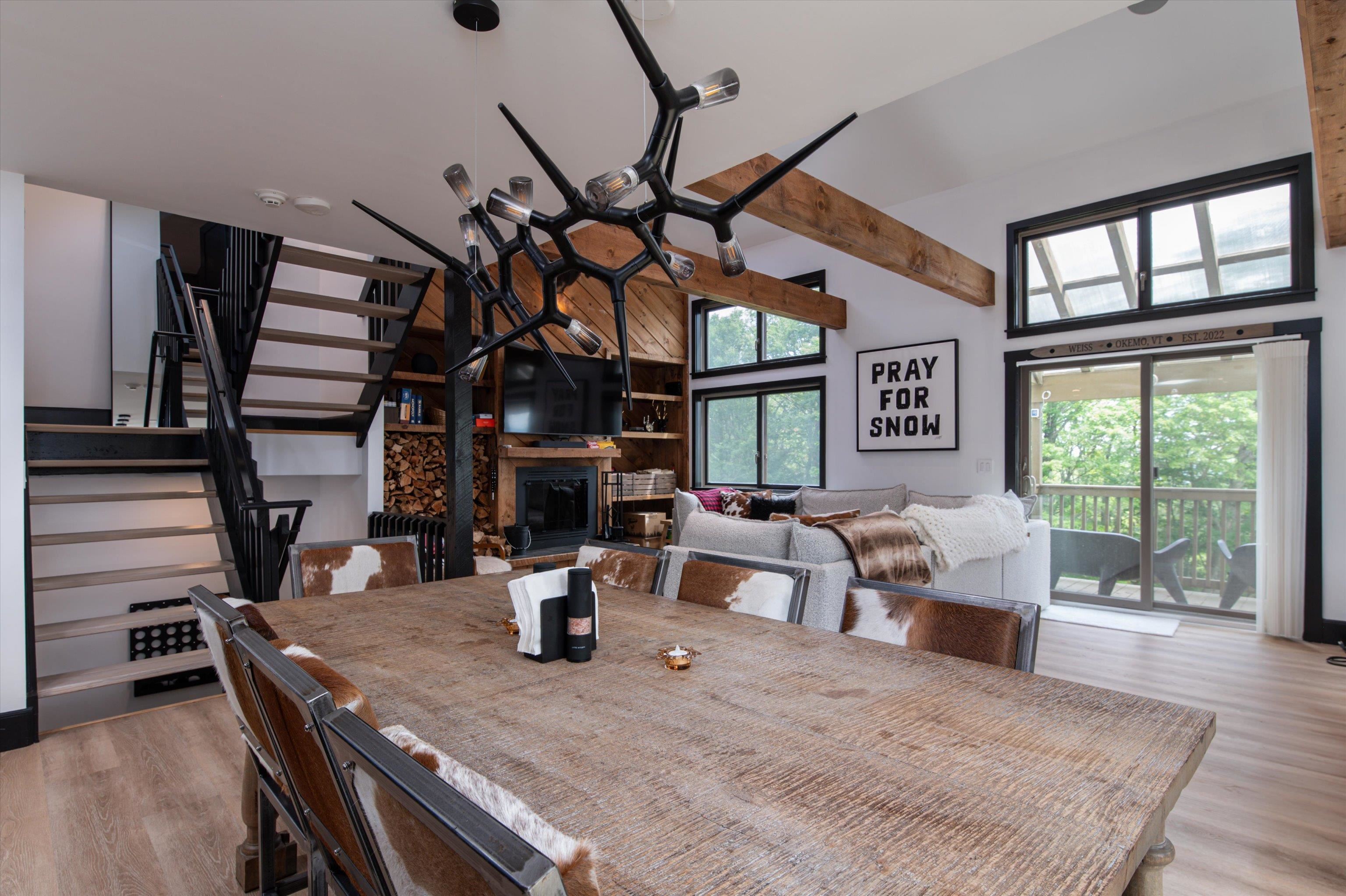 Both Open to the Living Room 23710792