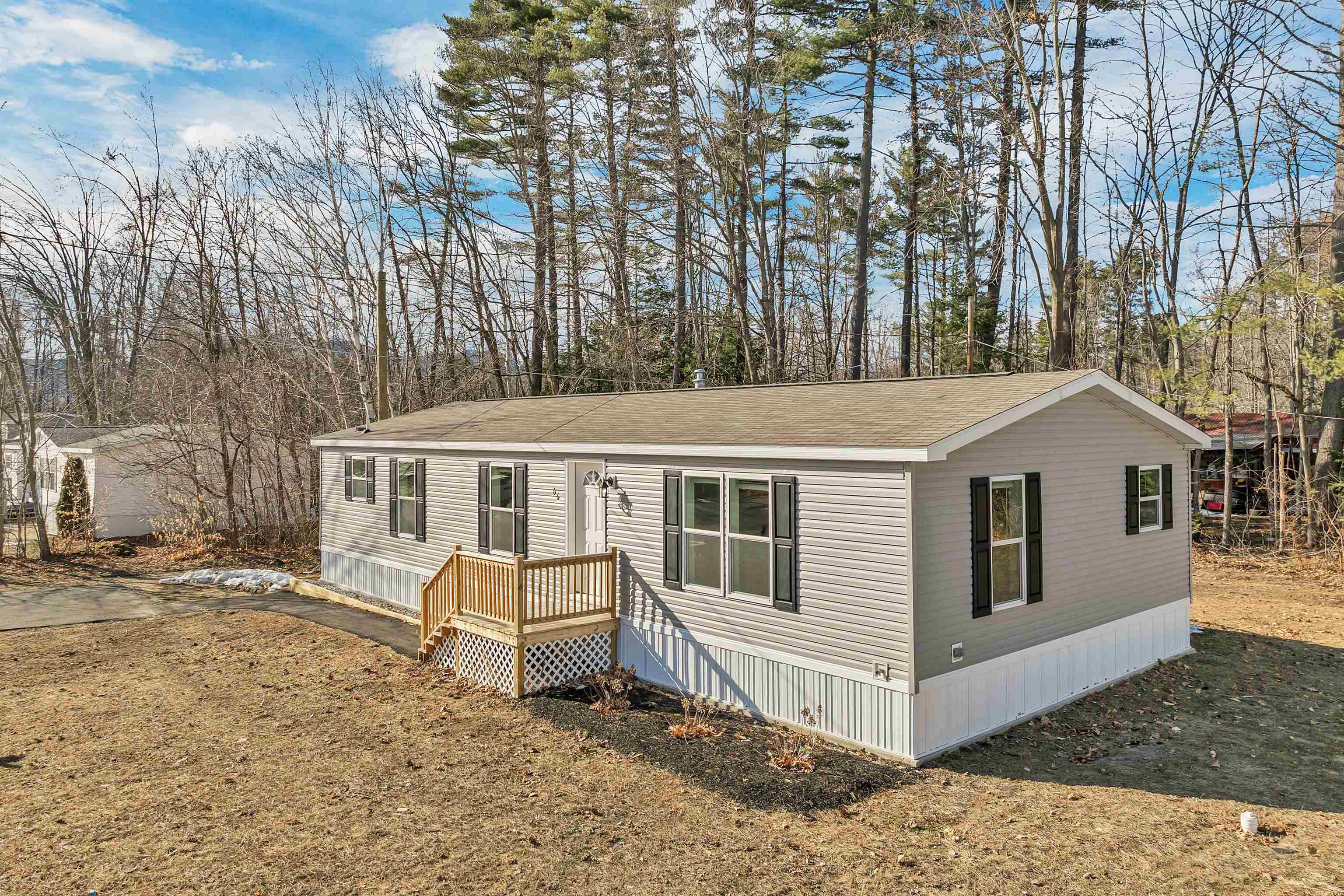 66 Lamplighter Dr, Conway, NH 03860