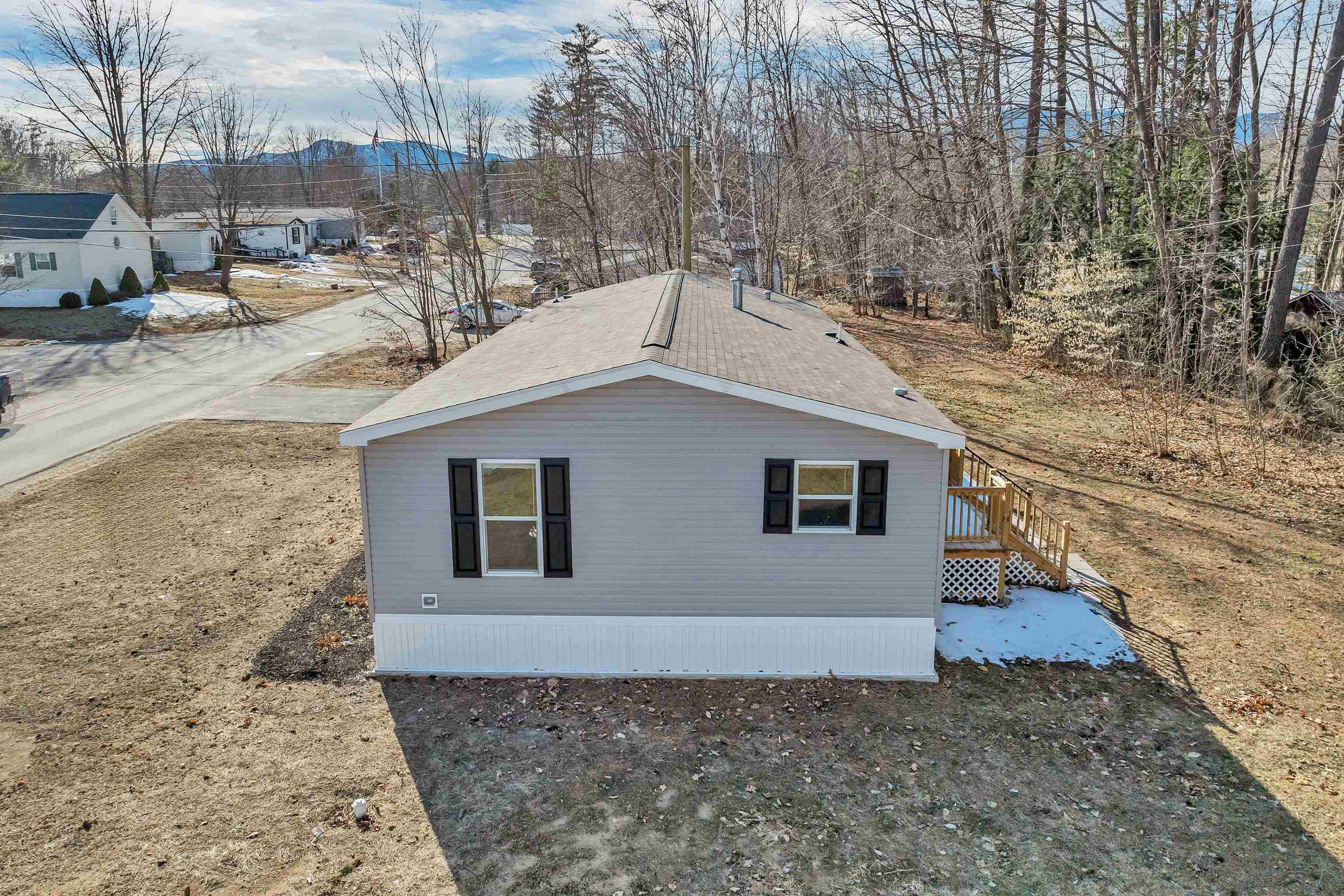 66 Lamplighter Dr, Conway, NH 03860