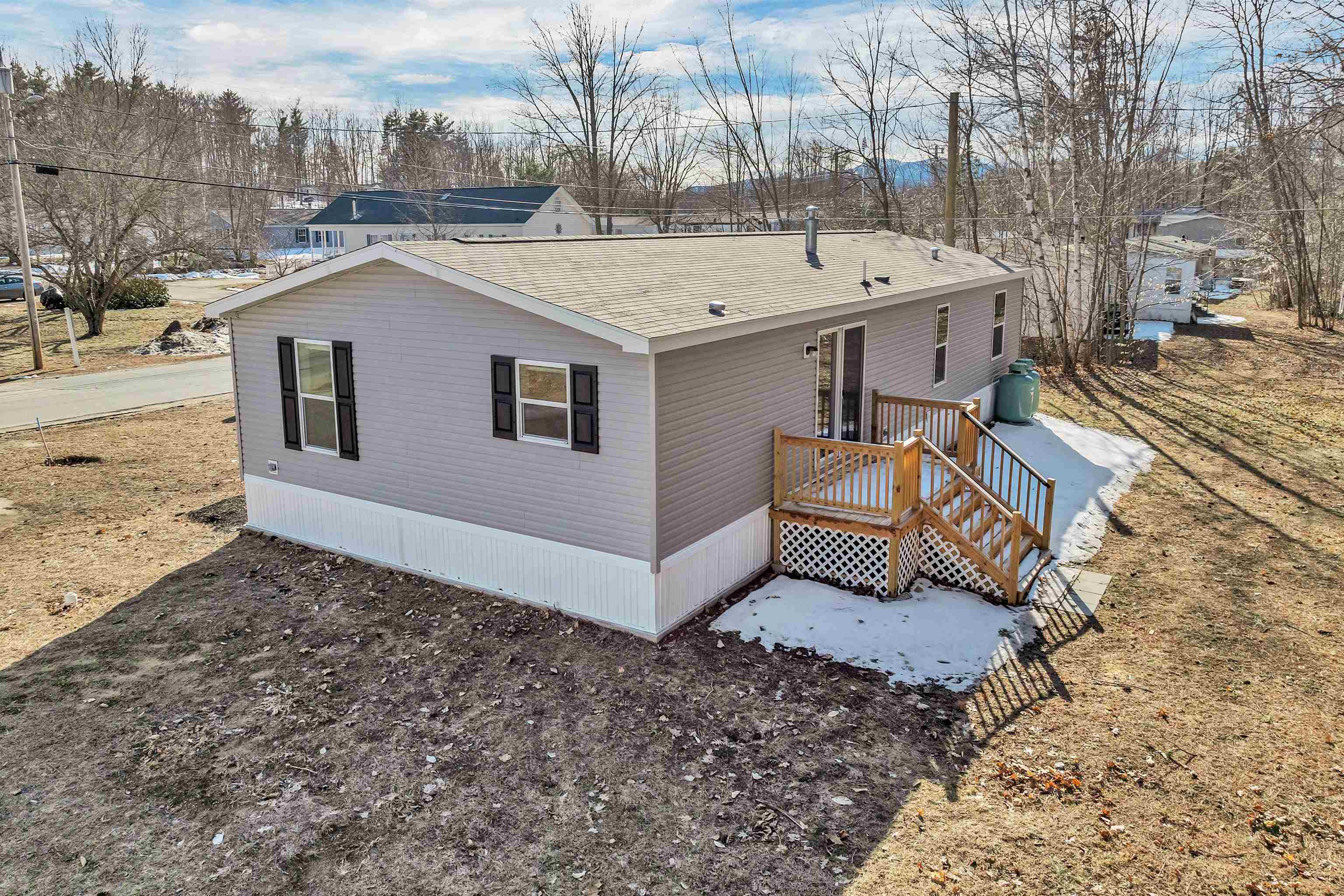 66 Lamplighter Dr, Conway, NH 03860