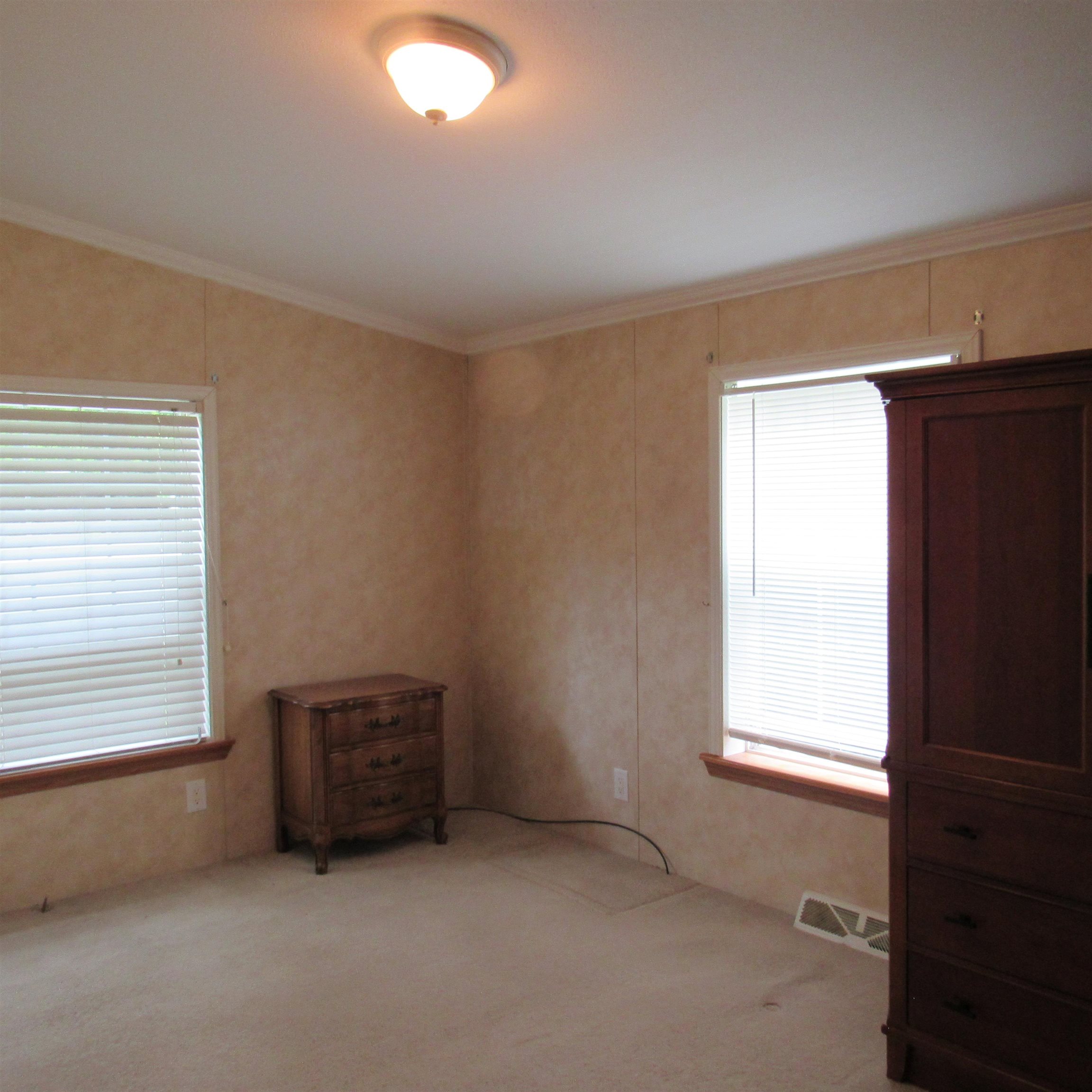 2nd bedroom 23772606