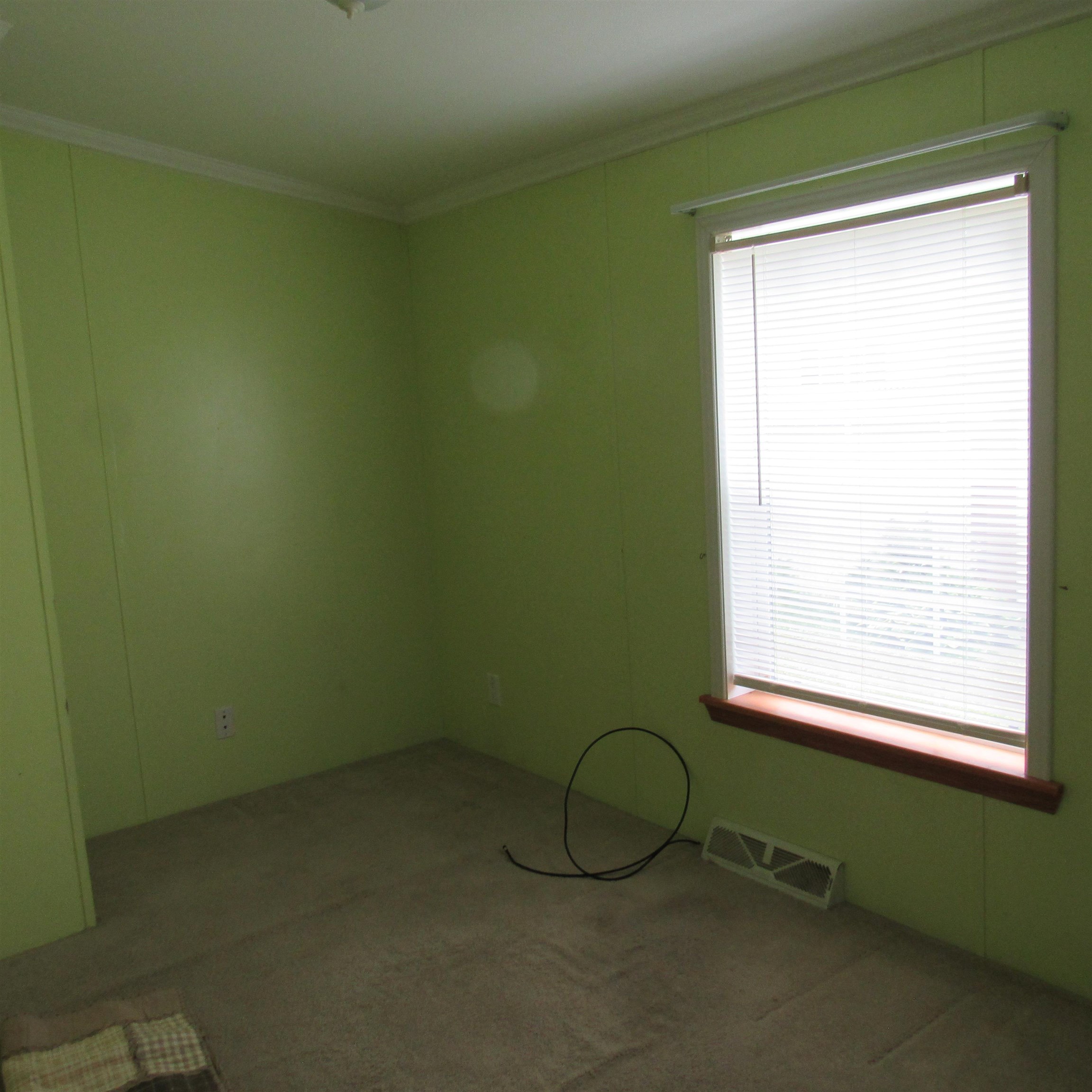 Office or hobby room 23772603