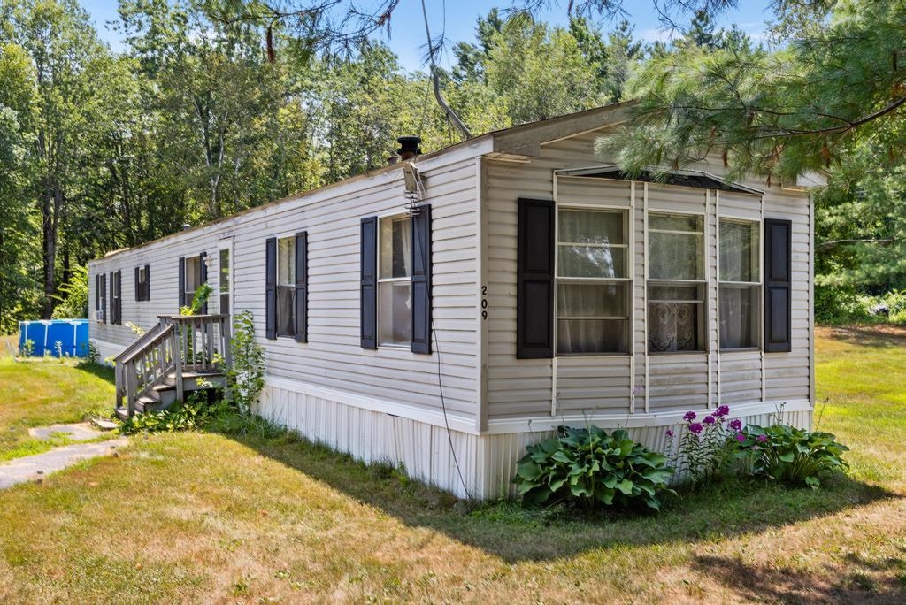 MLS 5054158: 209 Hampstead Road, Derry NH