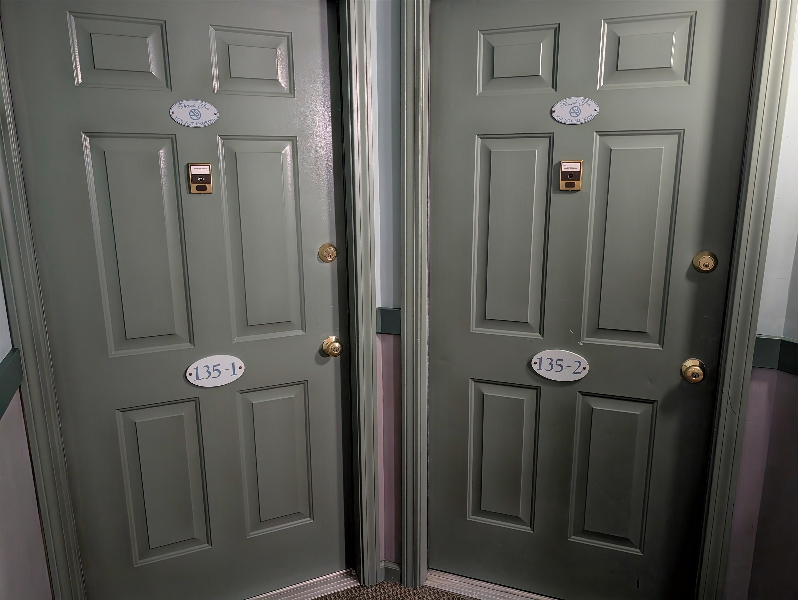 Entry doors 23801456