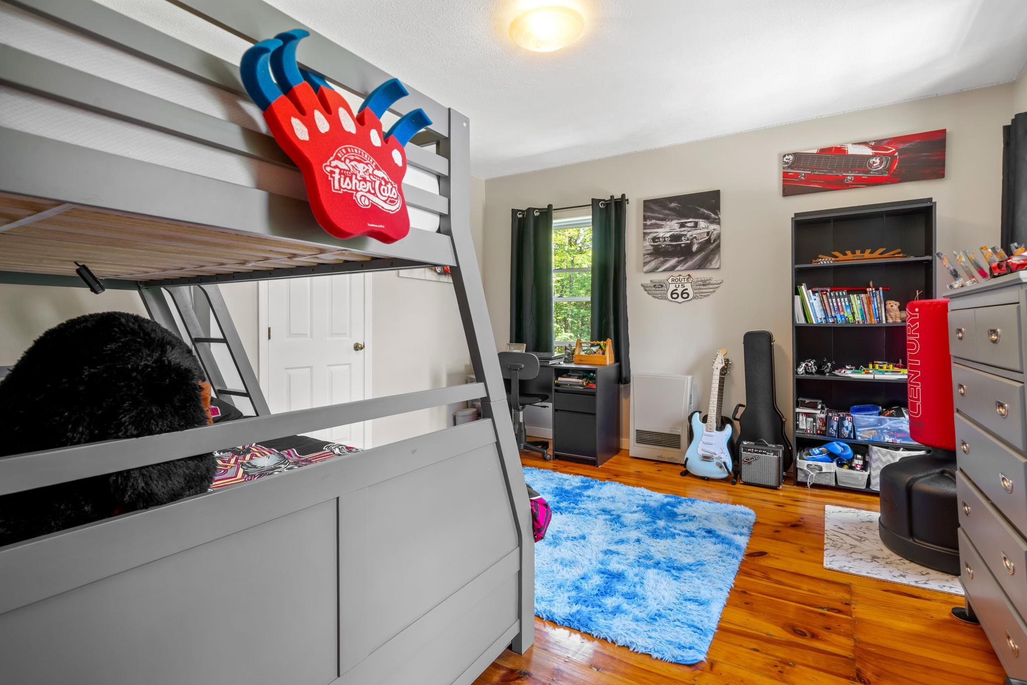 16 Meetinghouse Hill Rd, New Boston, NH 03070