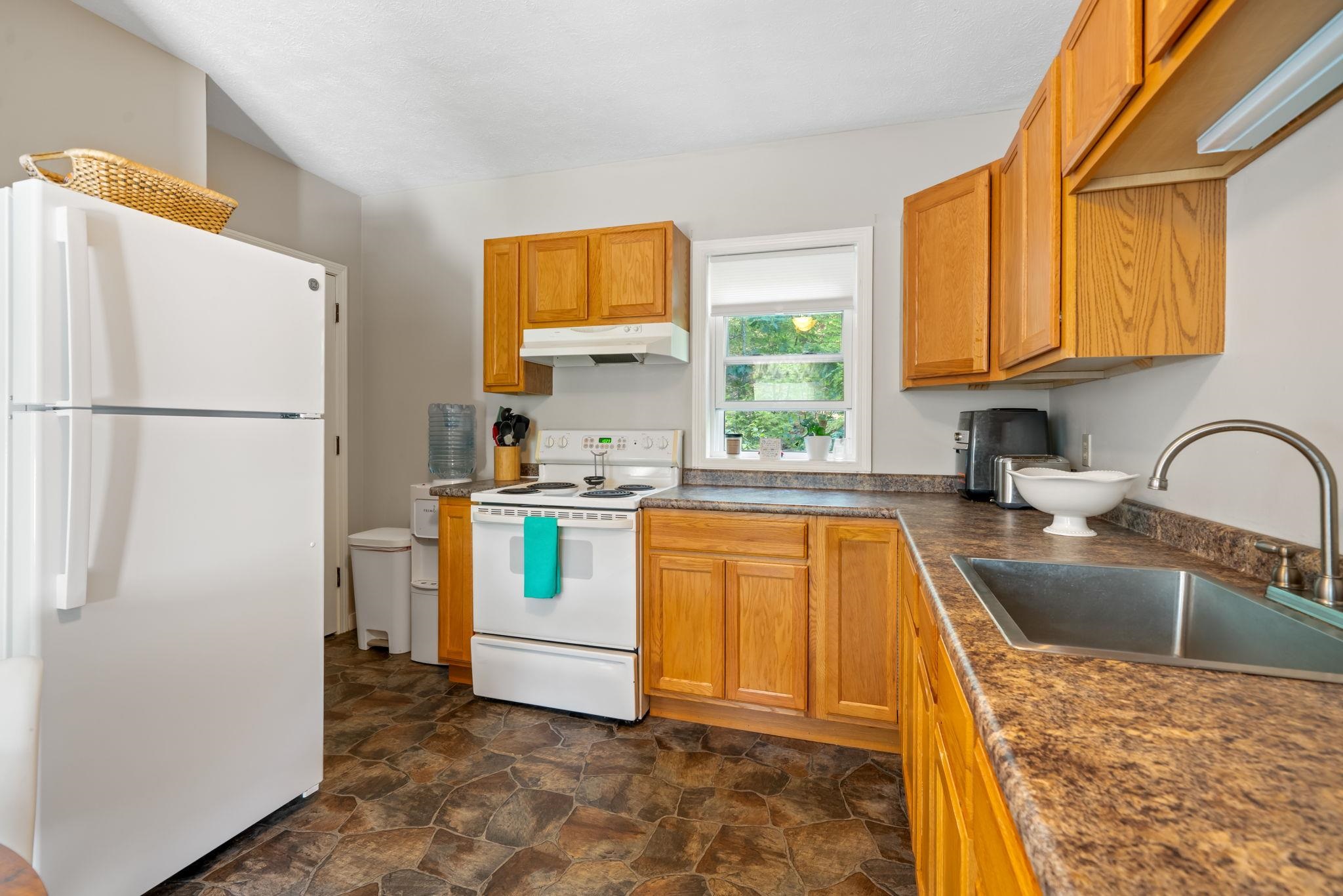 Homes for sale in New Boston, NH | 16 Meetinghouse Hill Rd, New Boston, NH 03070 | MLS# 5054612