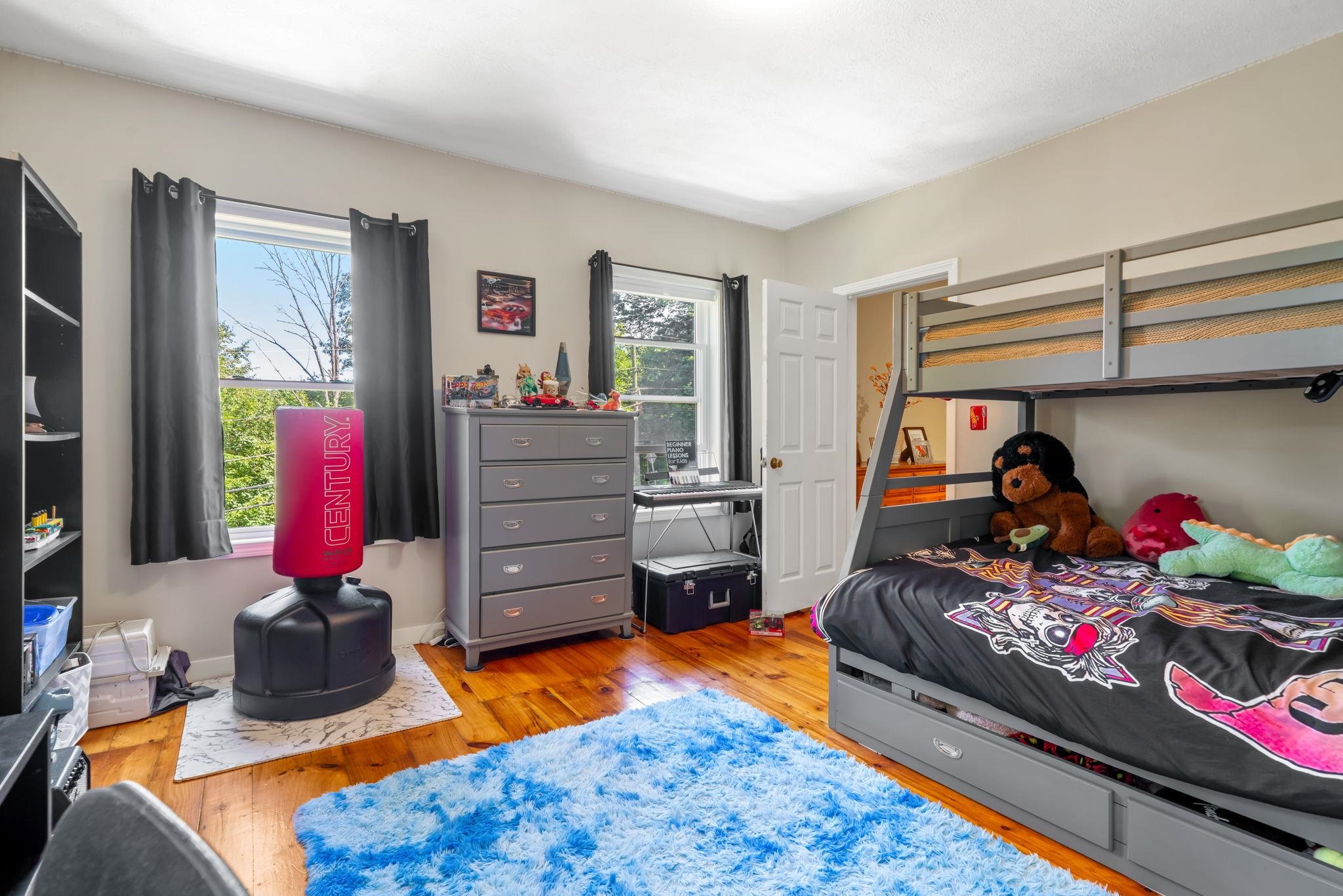 16 Meetinghouse Hill Rd, New Boston, NH 03070