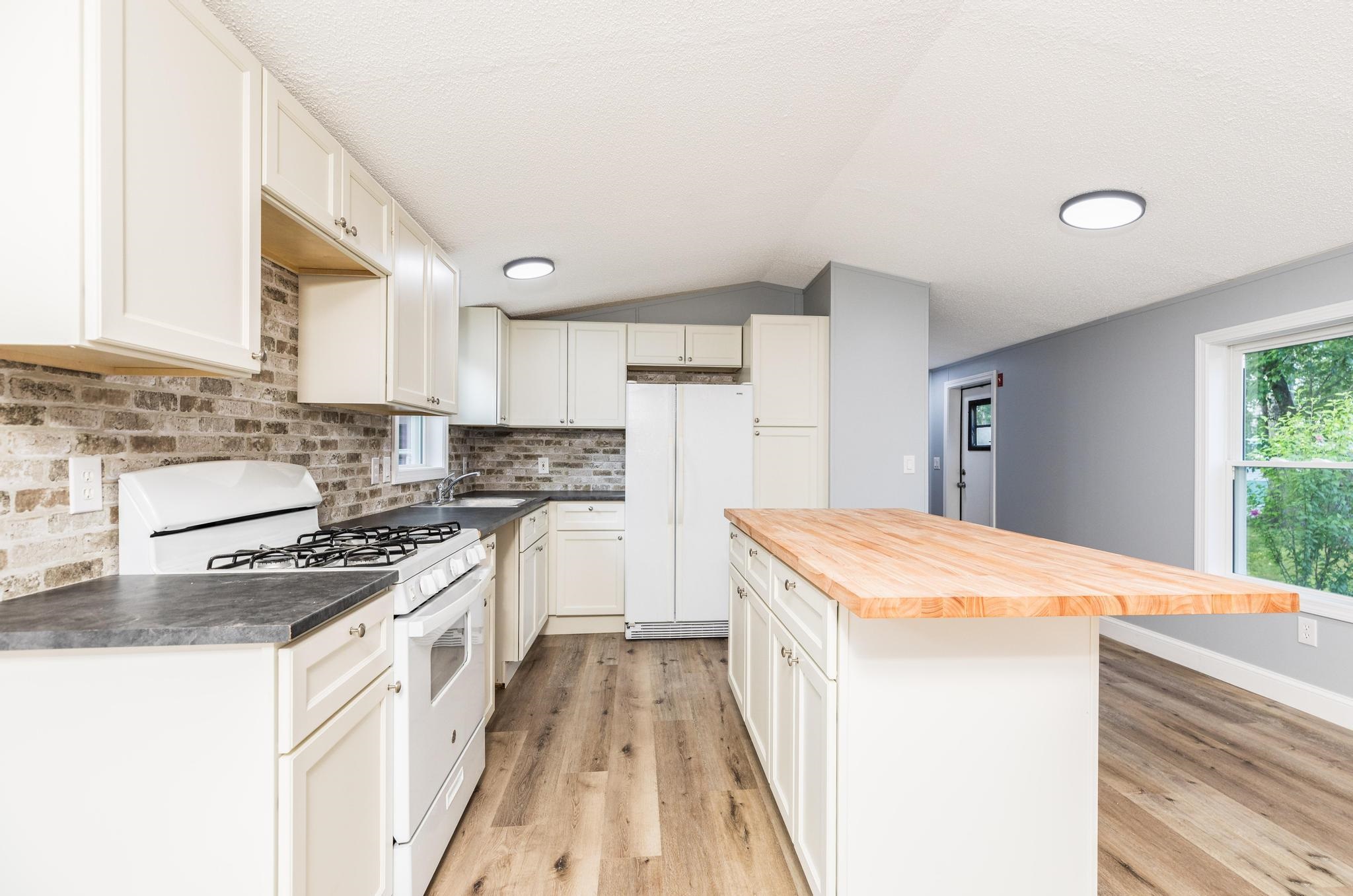 Homes for sale in Exeter, NH | 311 Friar Tuck Dr, Exeter, NH 03833 | MLS# 5054704