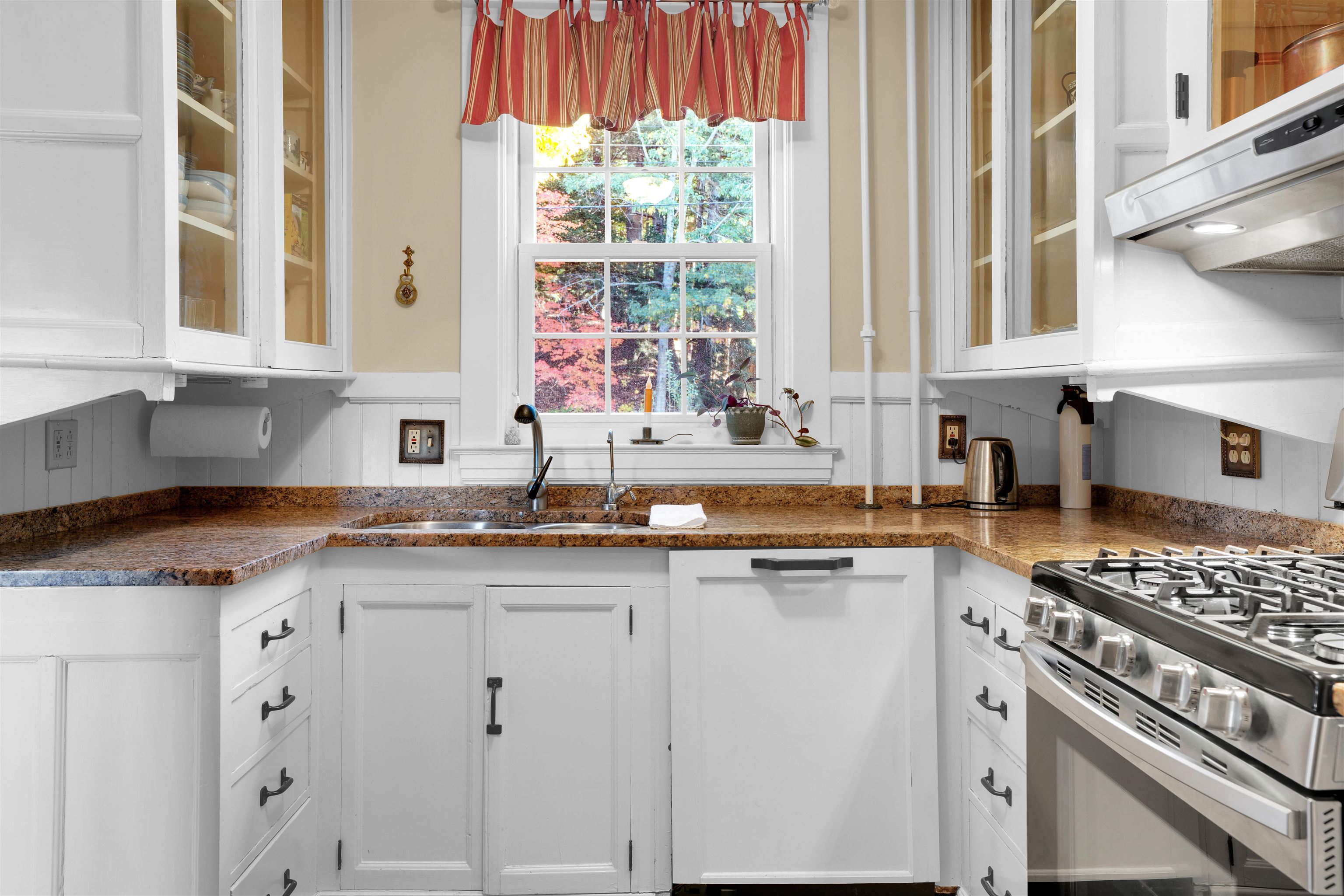 Homes for sale in Hartford, VT | 505 Deweys Mills Rd, Hartford, VT 05047 | MLS# 5054780